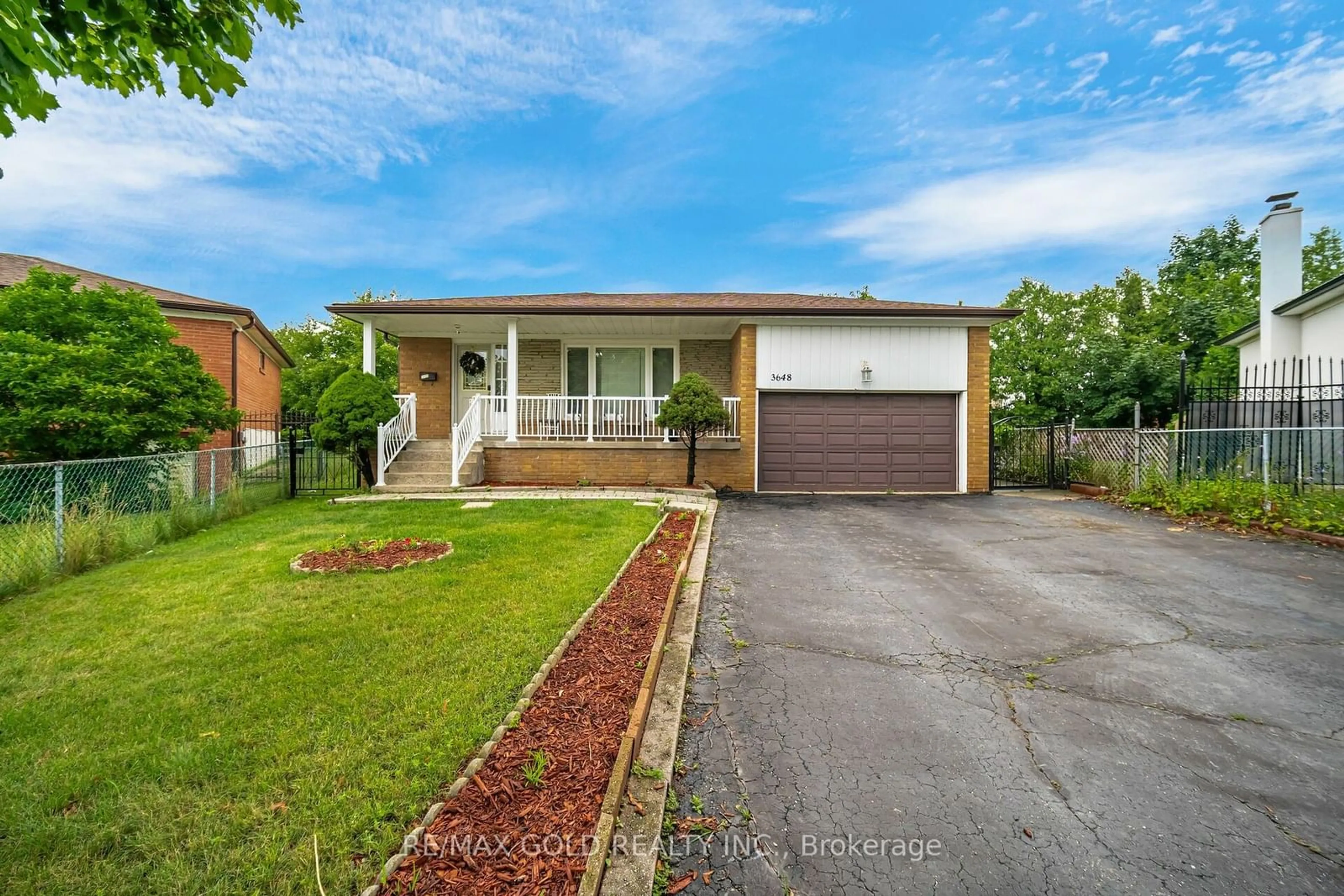 Frontside or backside of a home for 3648 Yuma Crt, Mississauga Ontario L4T 2G1