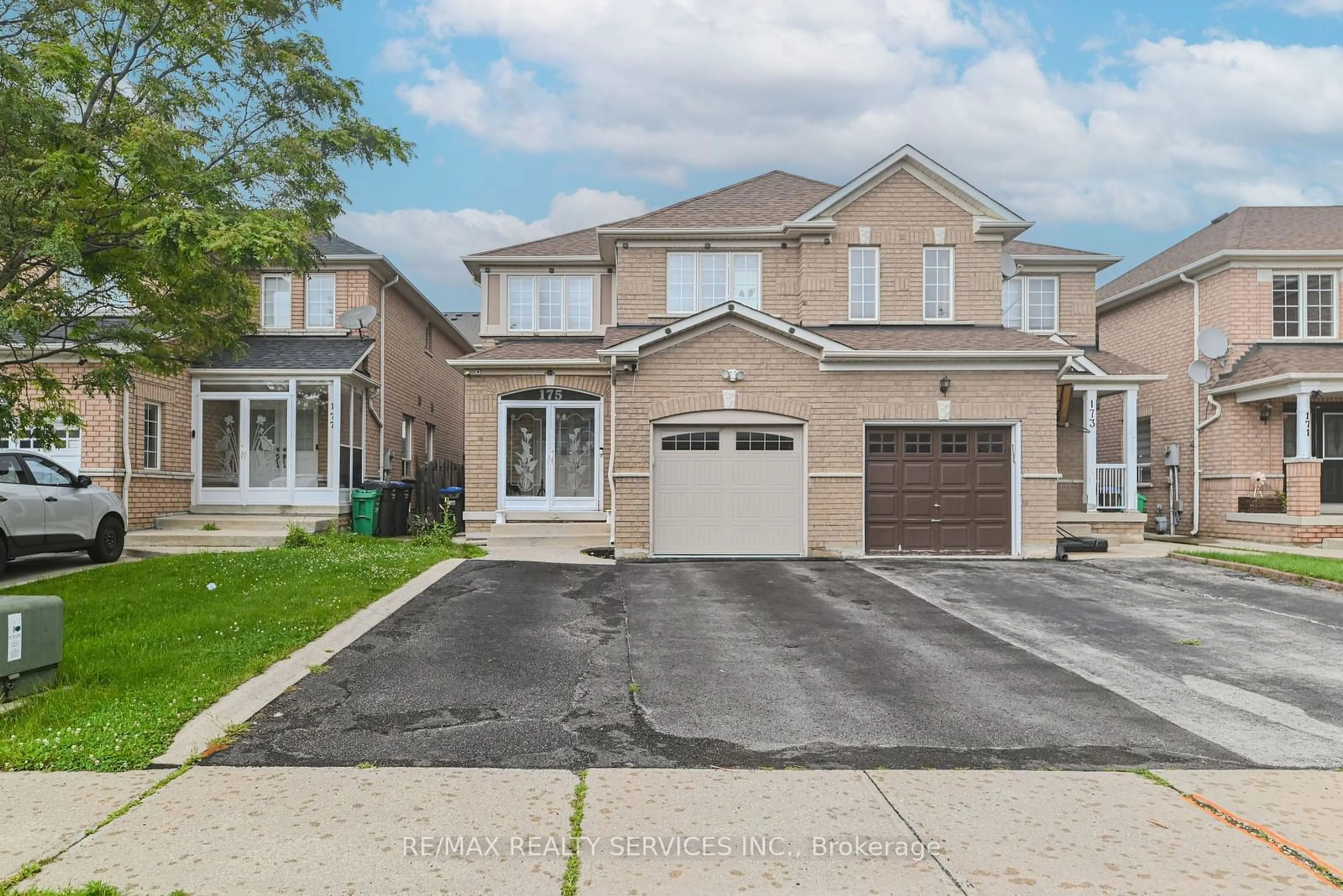 Frontside or backside of a home for 175 Toba Cres, Brampton Ontario L6Z 4W3