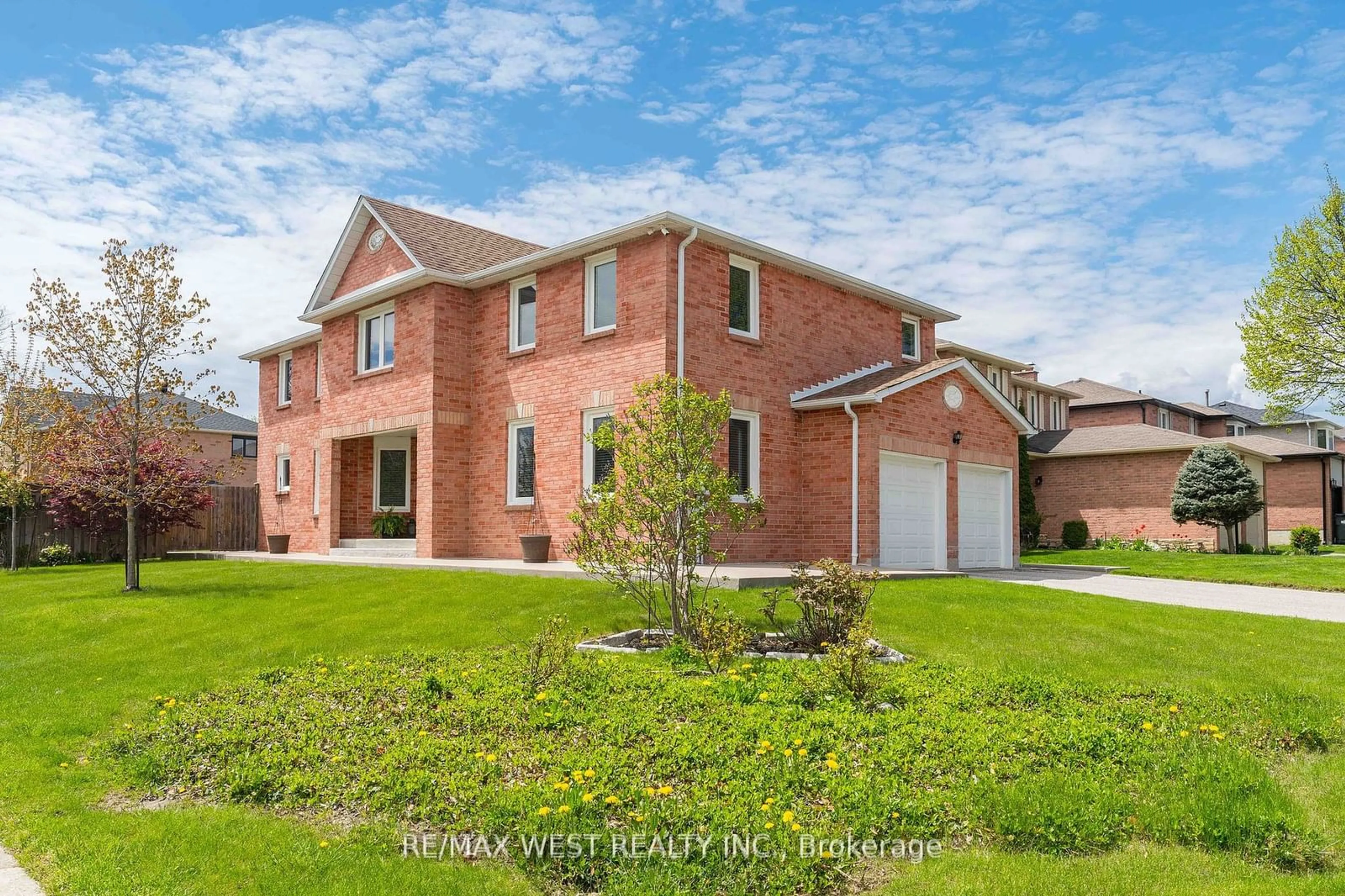 Home with brick exterior material for 18 Guardhouse Dr, Caledon Ontario L7E 5W6