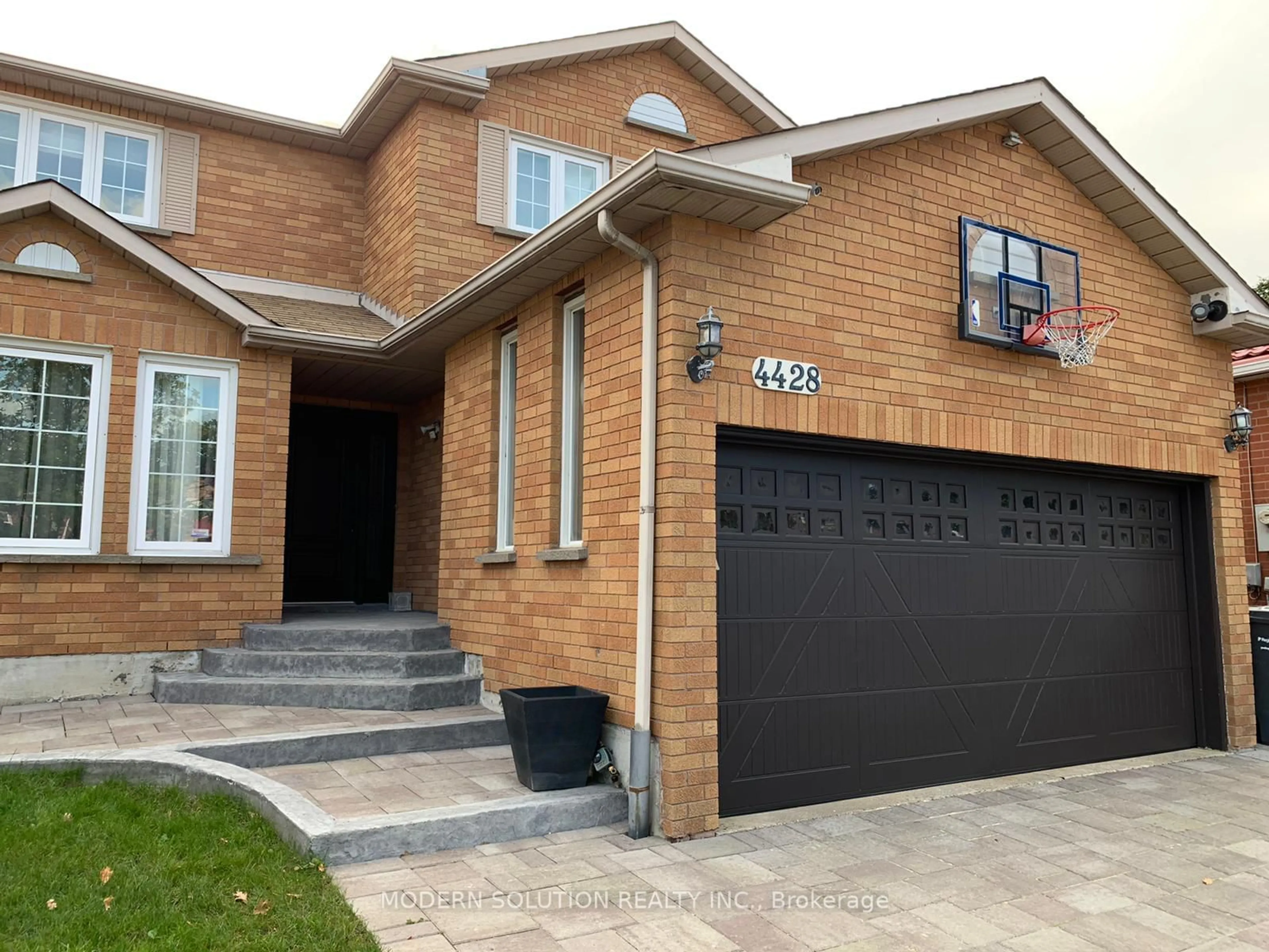 Home with brick exterior material for 4428 Guildwood Way, Mississauga Ontario L5R 2B1