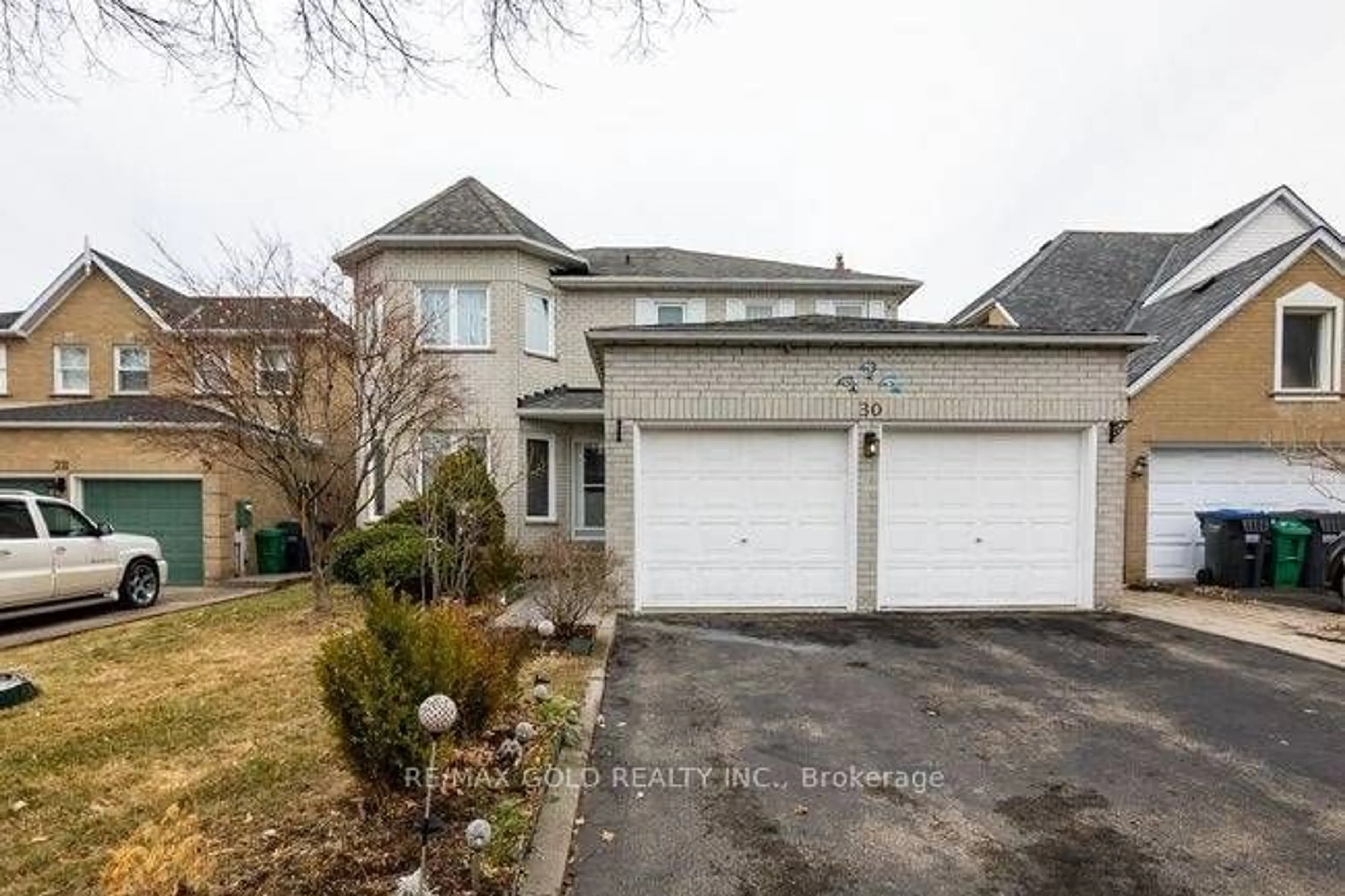 Frontside or backside of a home for 30 Pineway Pl, Brampton Ontario L6S 5S5