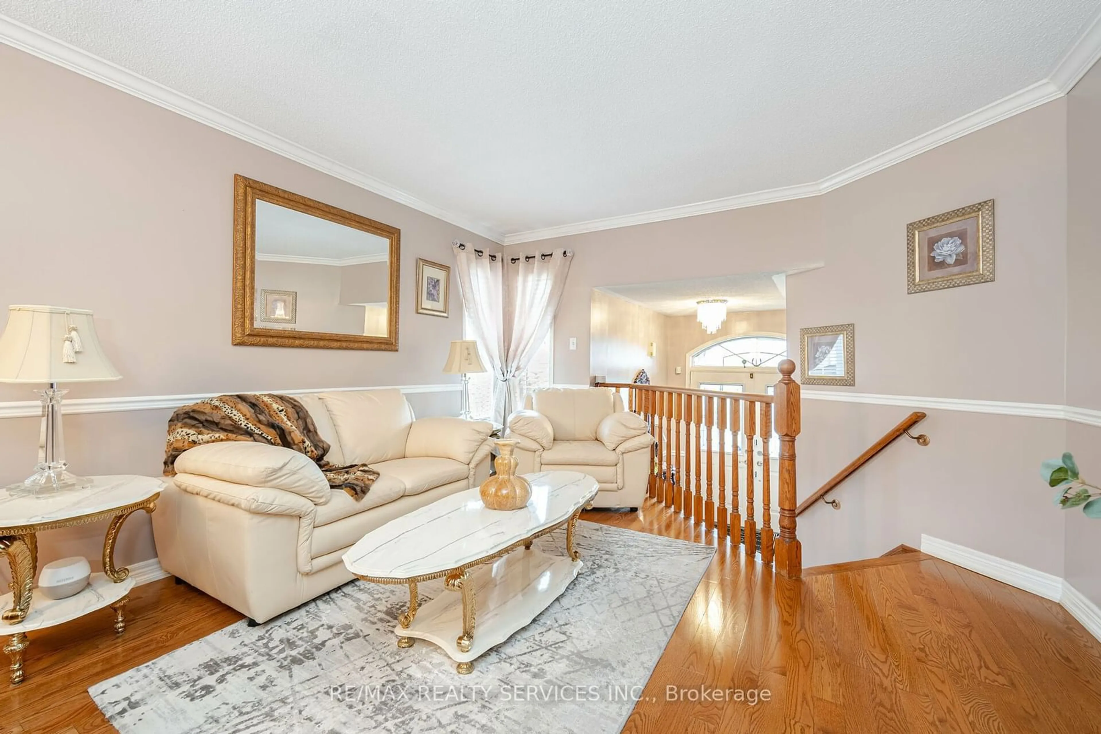 Living room for 105 Edenbrook Hill Dr, Brampton Ontario L7A 2P2