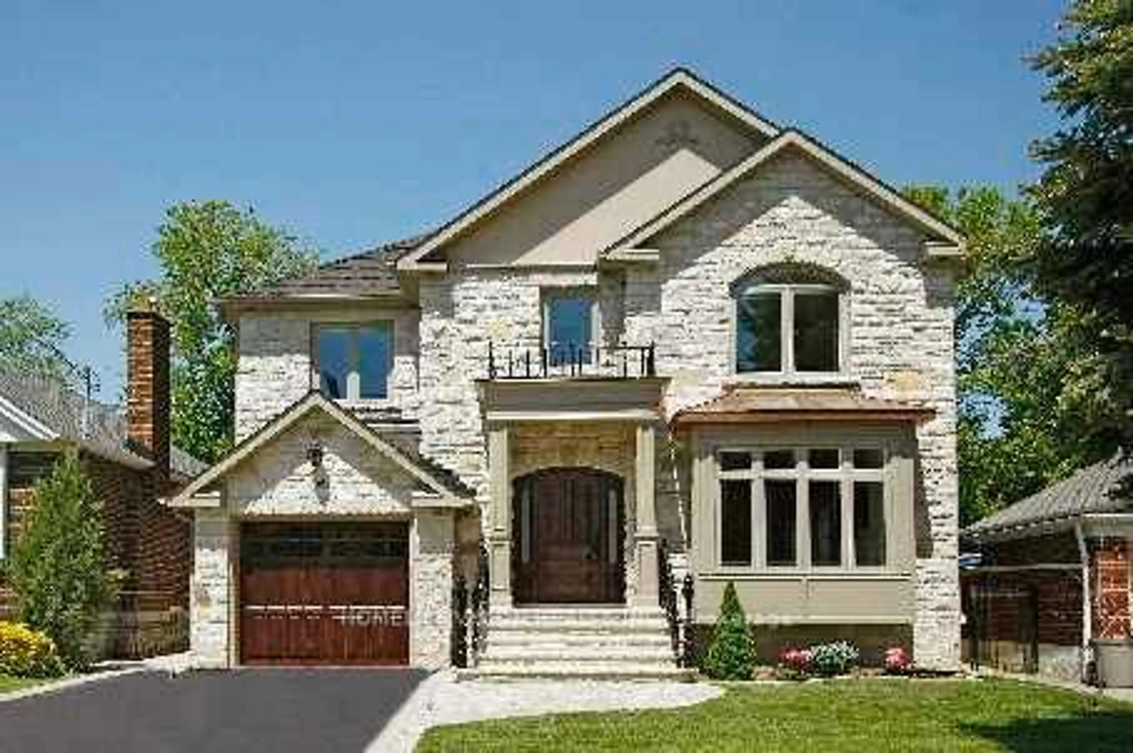 Home with brick exterior material for 28 Oak Hampton Blvd, Toronto Ontario M9A 2V1