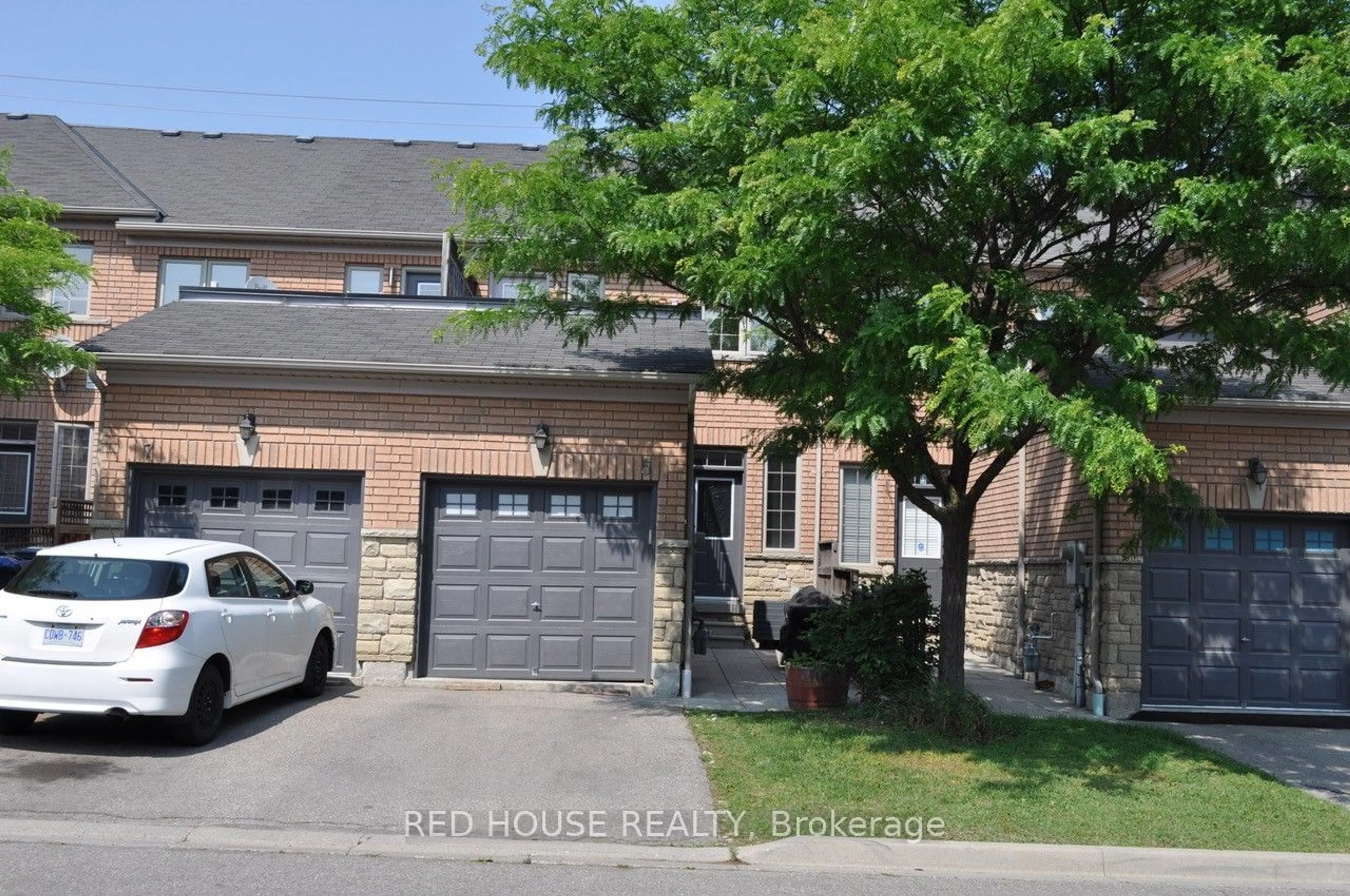 A pic from exterior of the house or condo for 1015 GALESWAY Blvd #5, Mississauga Ontario L5V 3B2