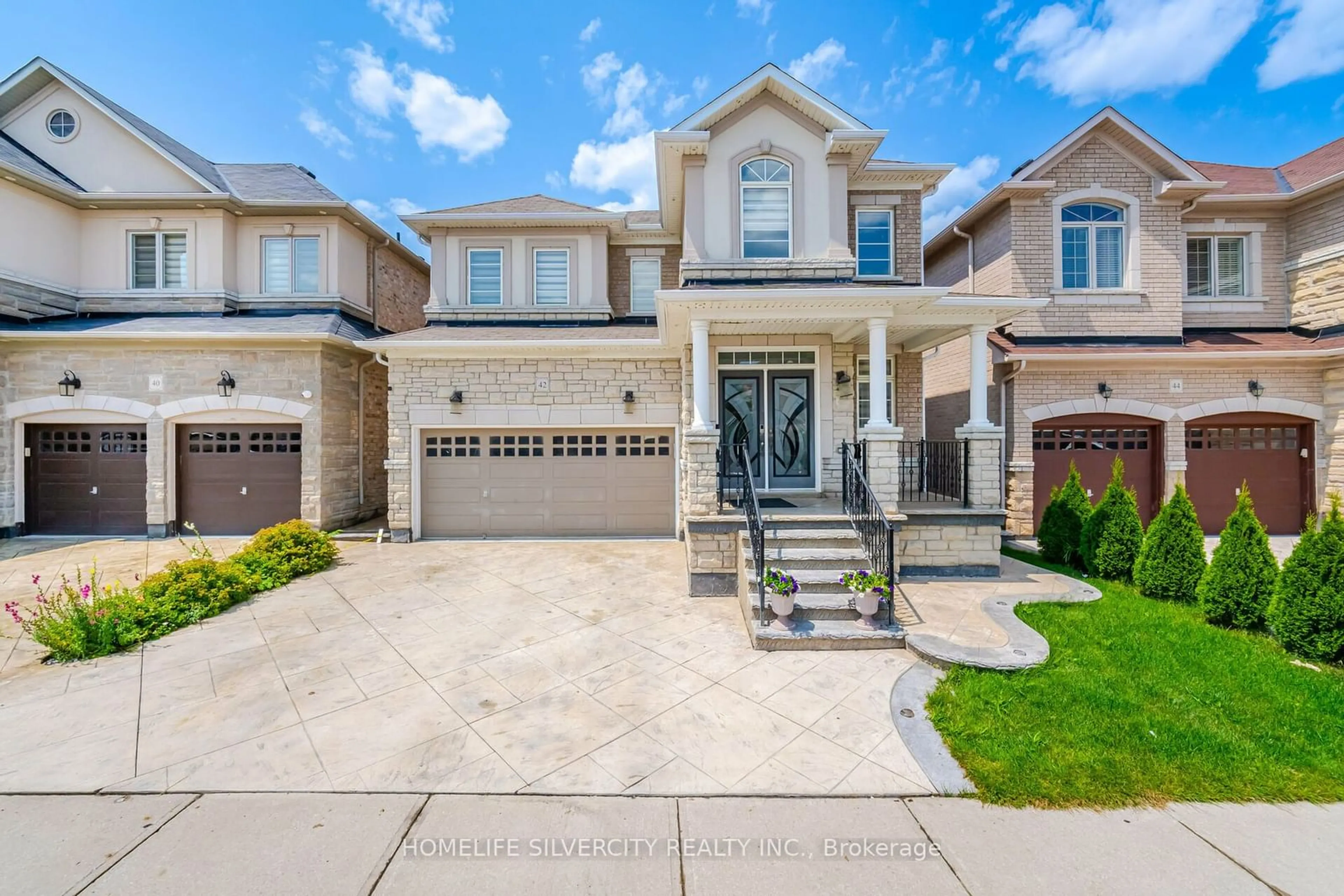 Frontside or backside of a home for 42 Levendale Crt, Brampton Ontario L6P 3Y1