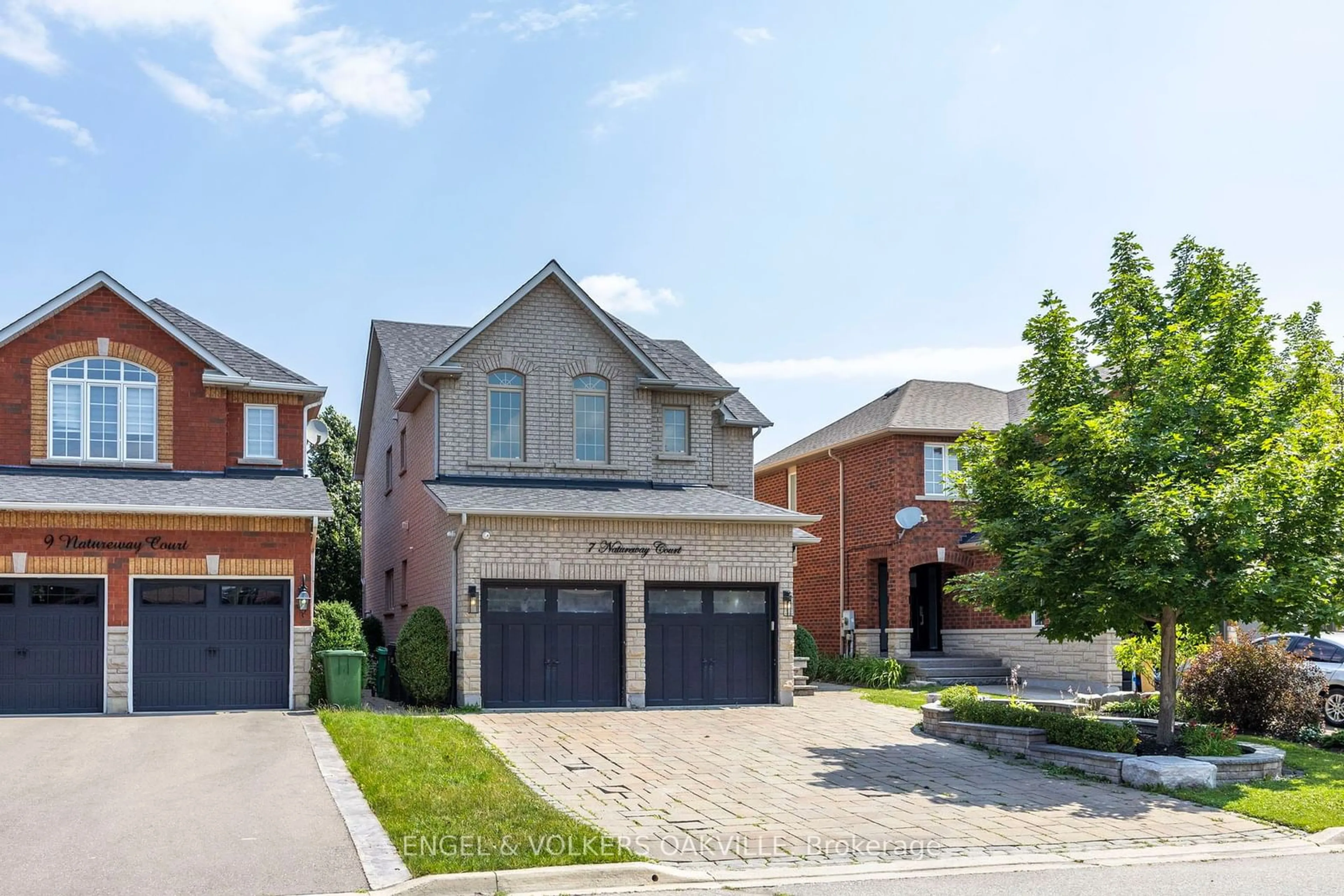 Home with brick exterior material for 7 Natureway Crt, Caledon Ontario L7E 2G6