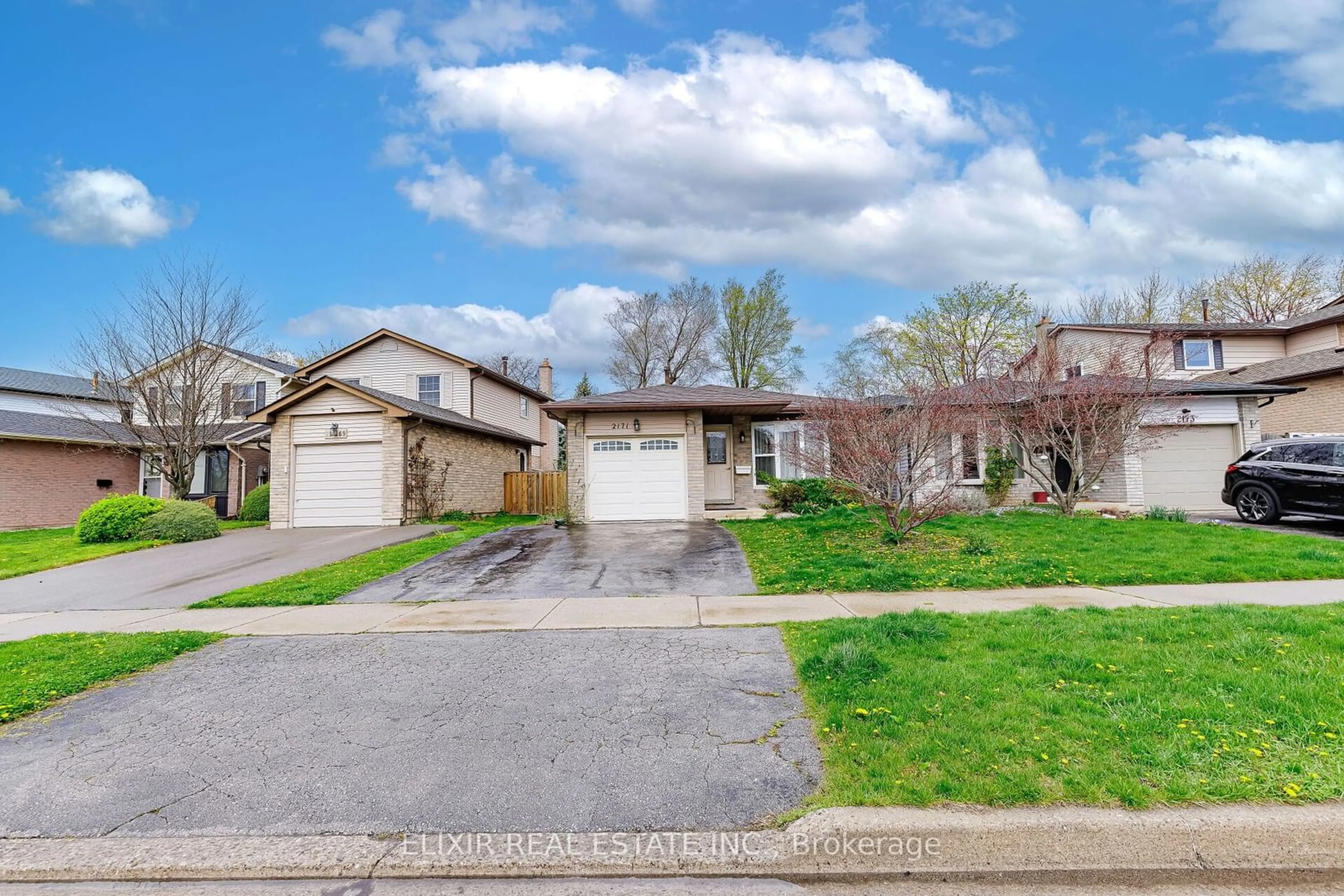 Frontside or backside of a home for 2171 Melissa Cres Cres, Burlington Ontario L7P 4L8