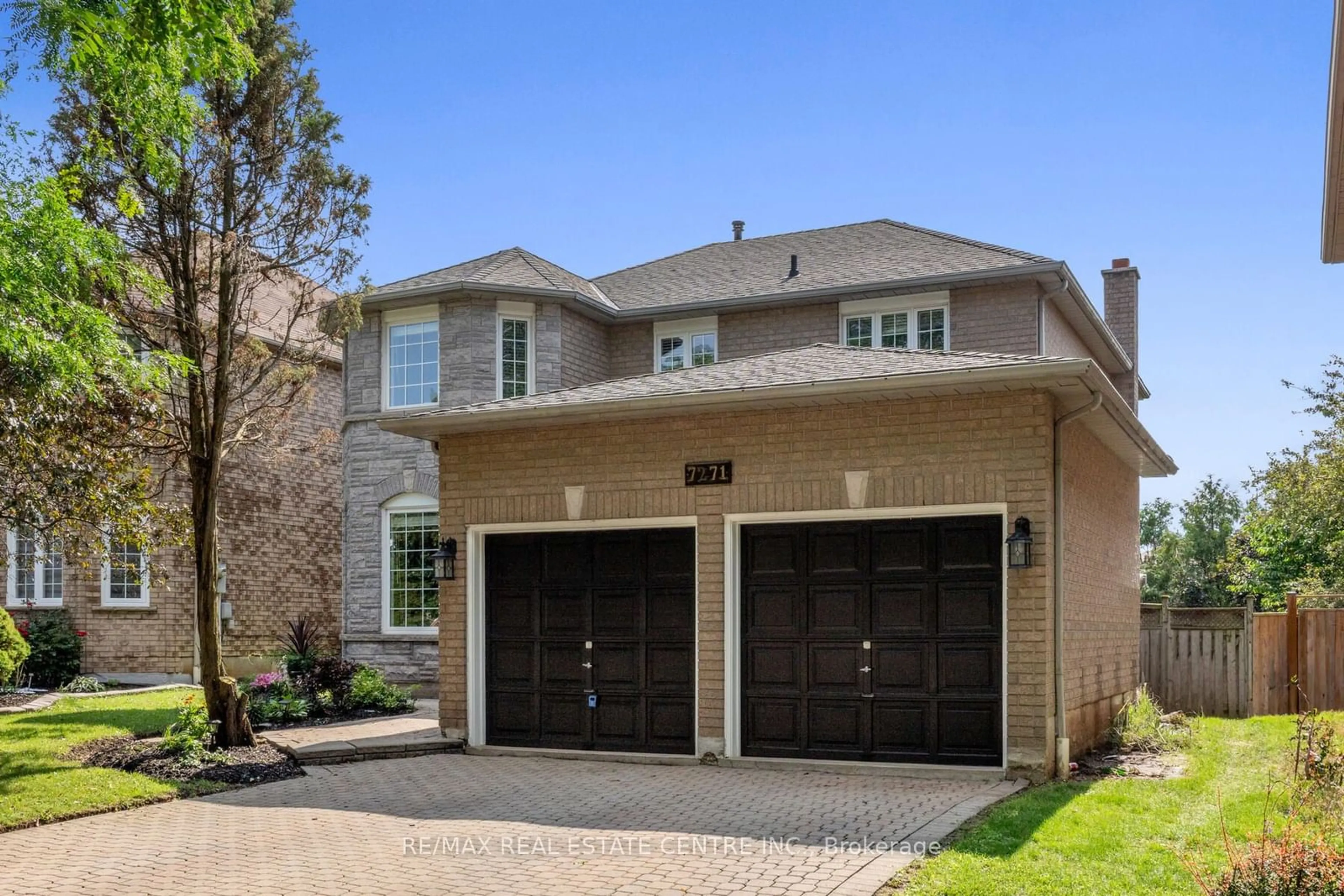 Home with brick exterior material for 7271 Windrush Crt, Mississauga Ontario L5N 6K2