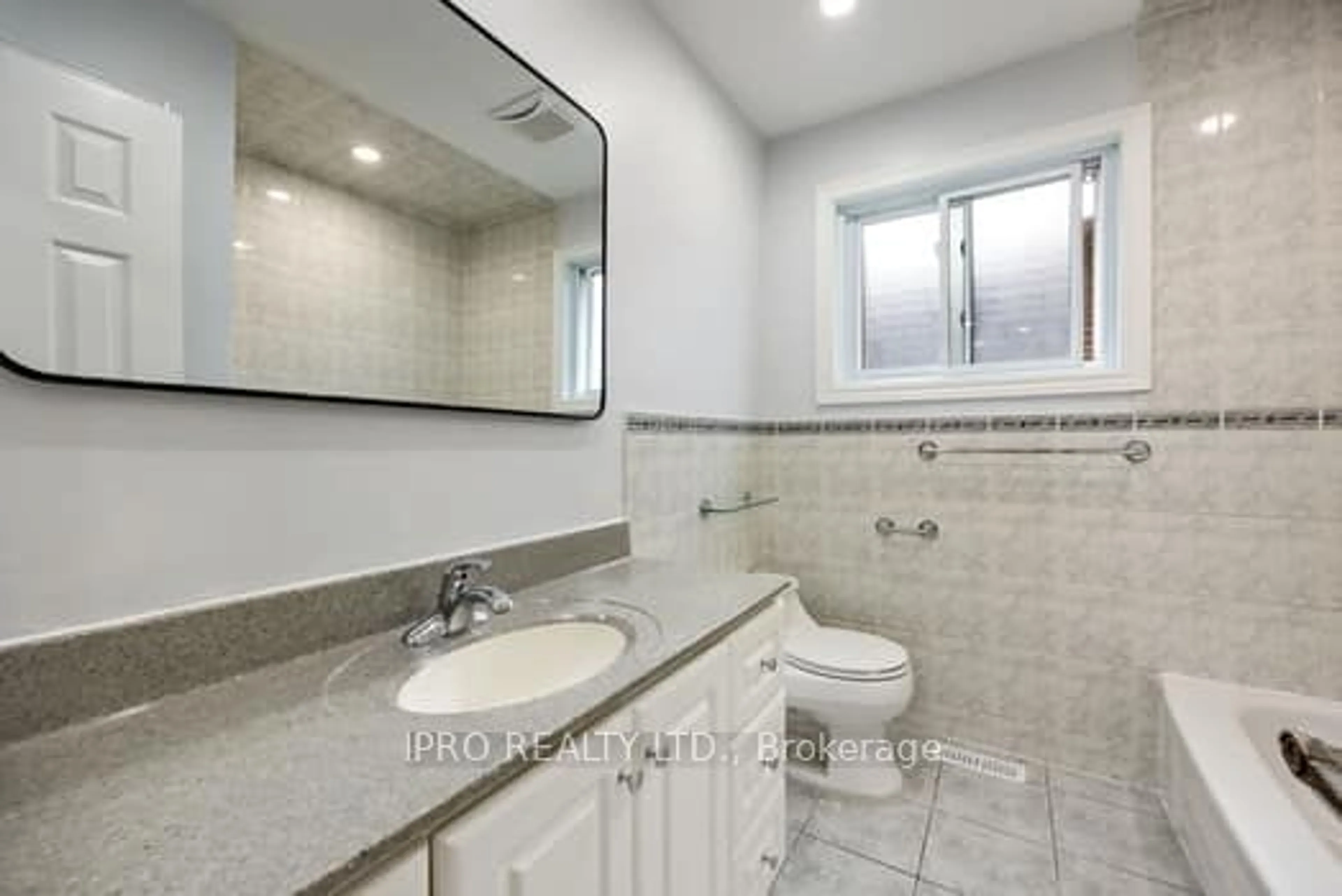 Bathroom for 3028 Weston Rd, Toronto Ontario M9M 2S7