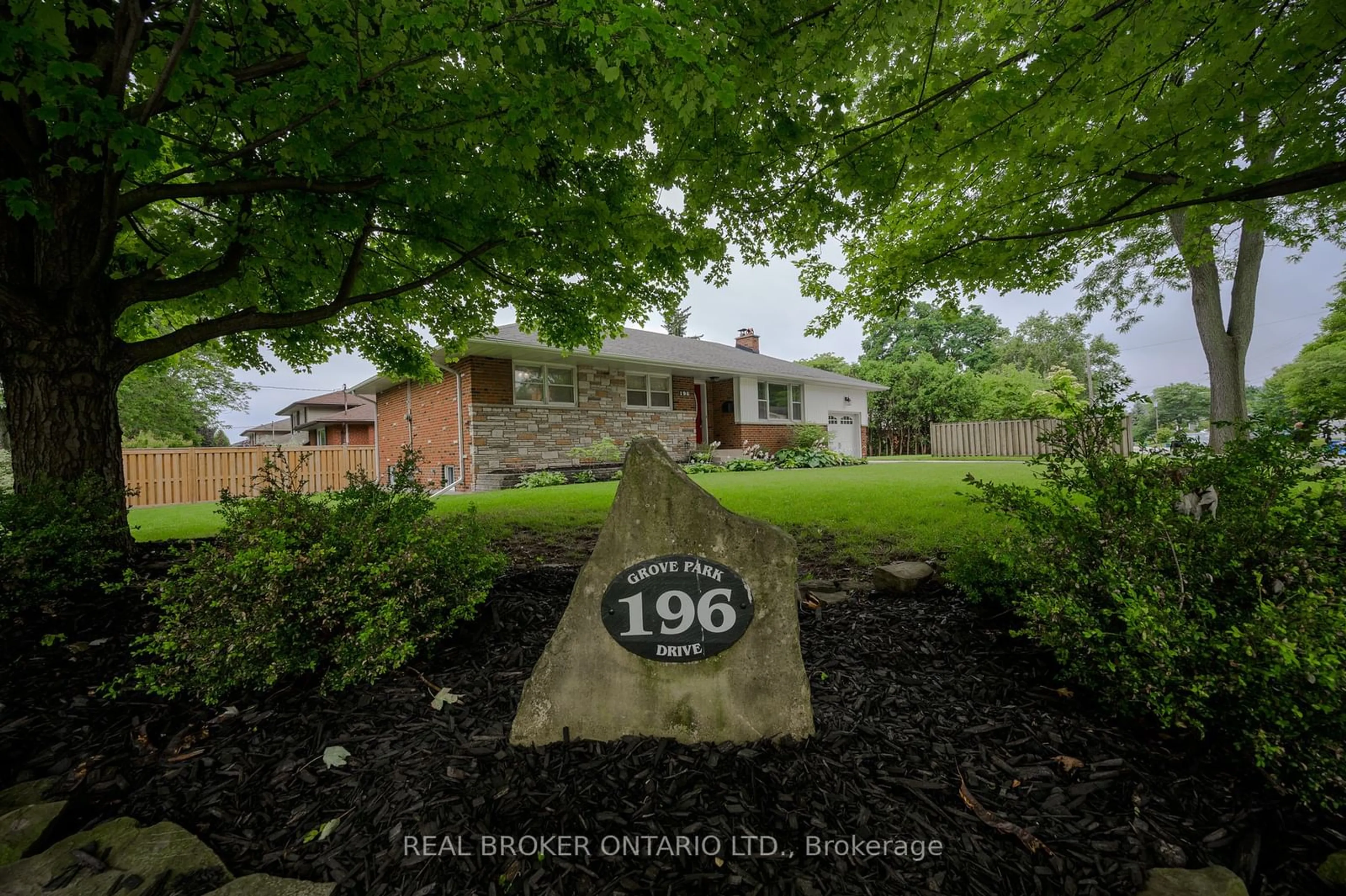 Outside view for 196 Grove Park Dr, Burlington Ontario L7T 2H3