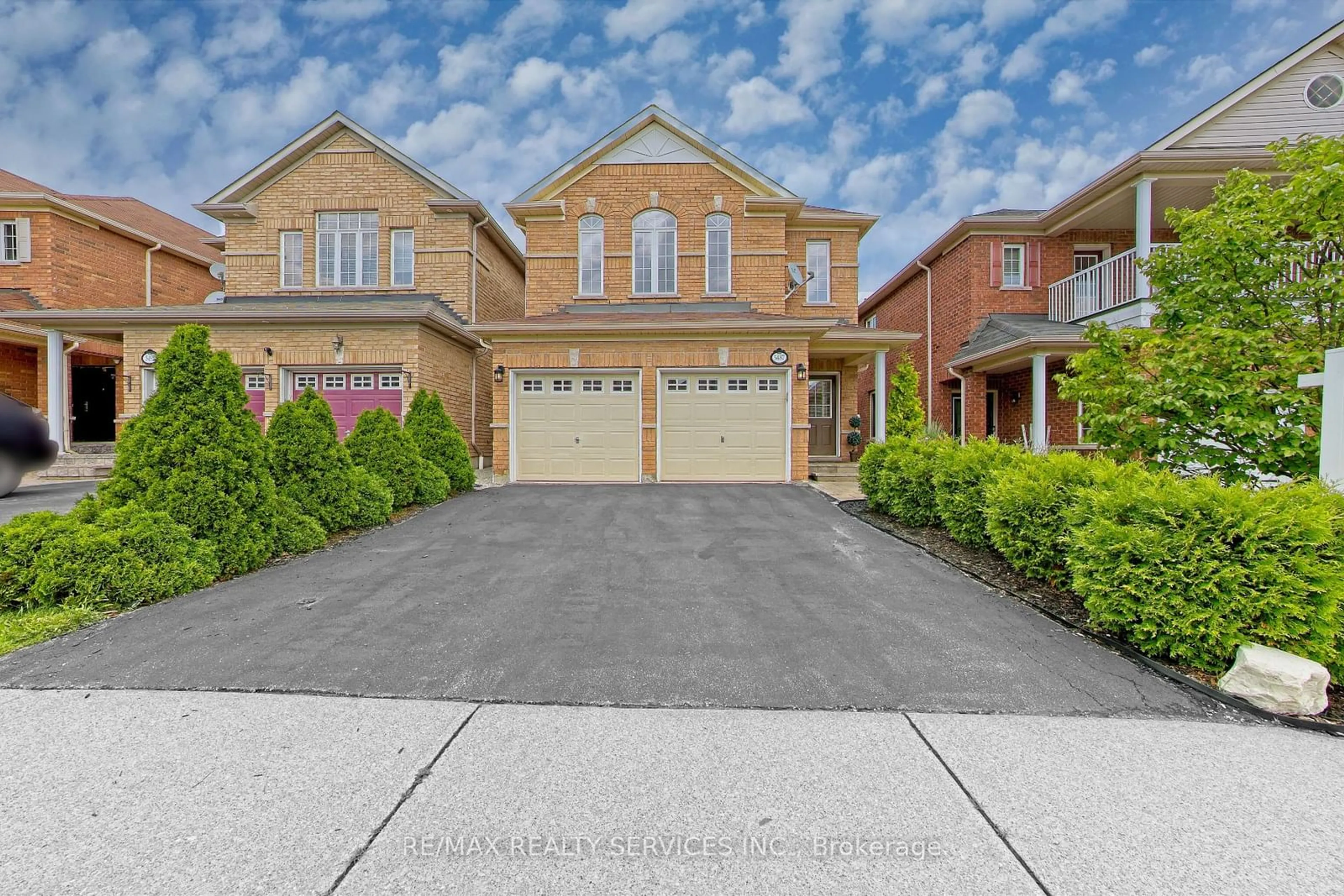 Home with brick exterior material for 5487 Challenger Dr, Mississauga Ontario L5M 0K4