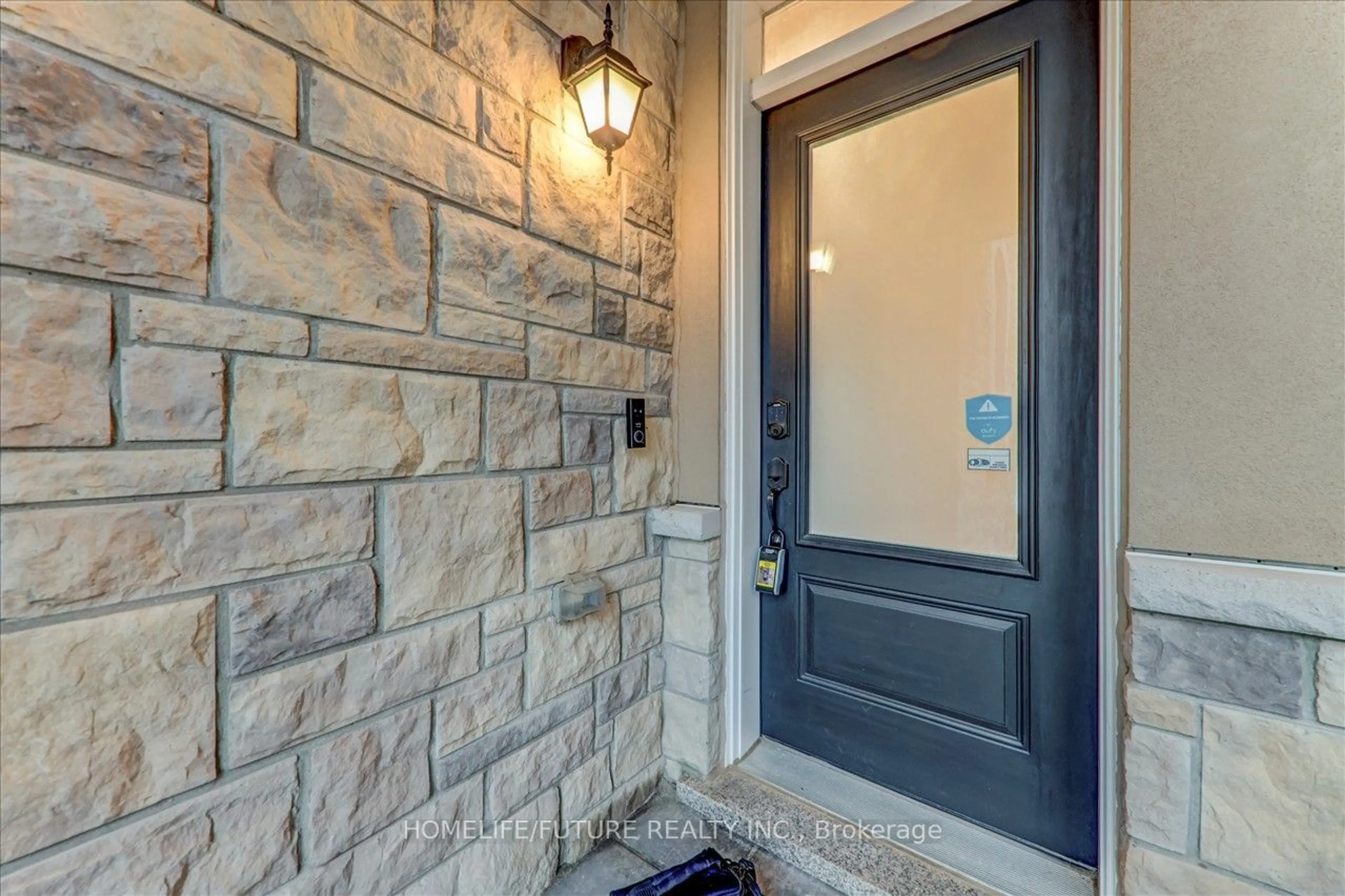 Indoor entryway for 1227 Farmstead Dr, Milton Ontario L9E 1K8