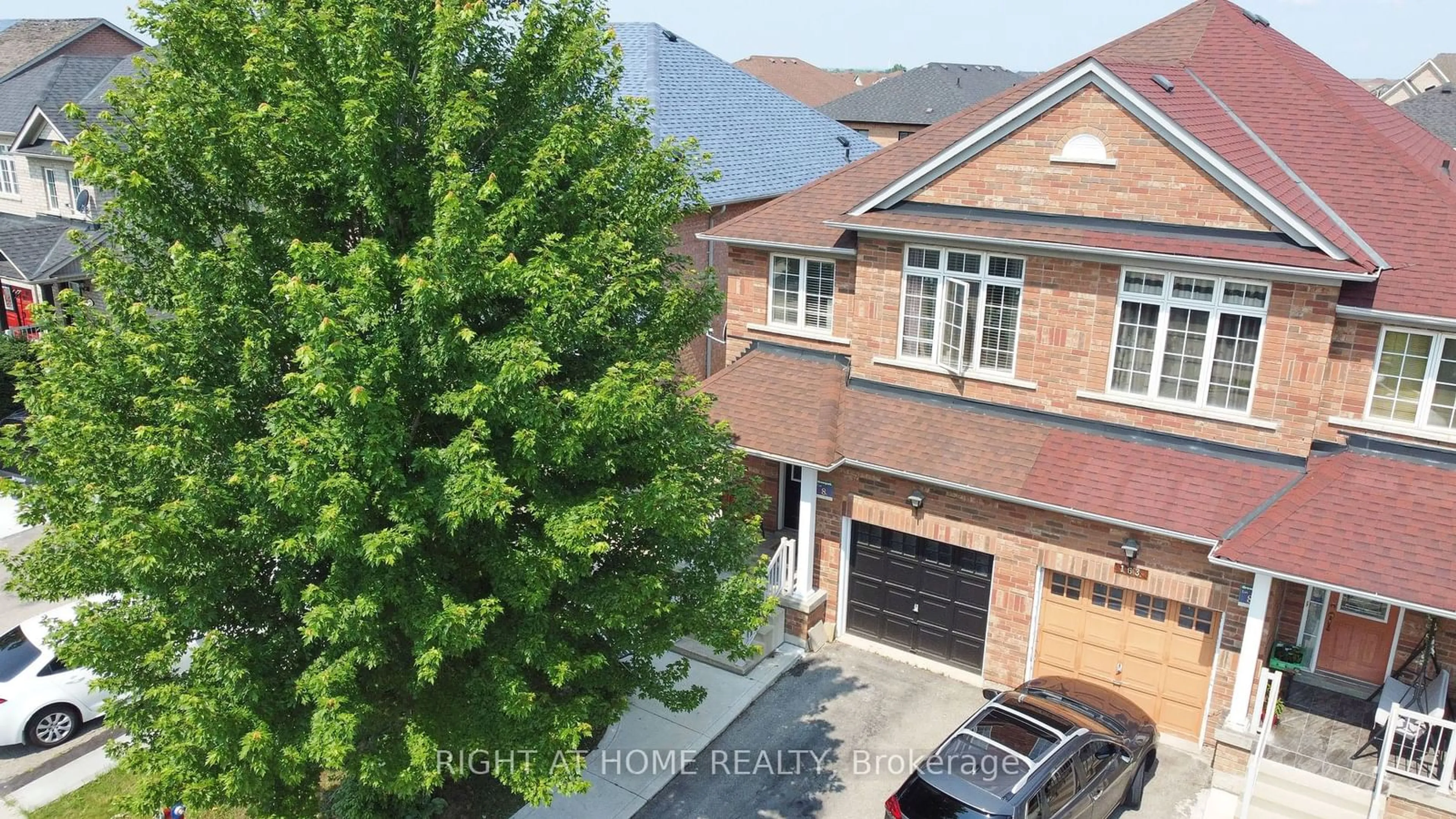 A pic from exterior of the house or condo for 165 Zia Dodda Cres, Brampton Ontario L6P 1T2