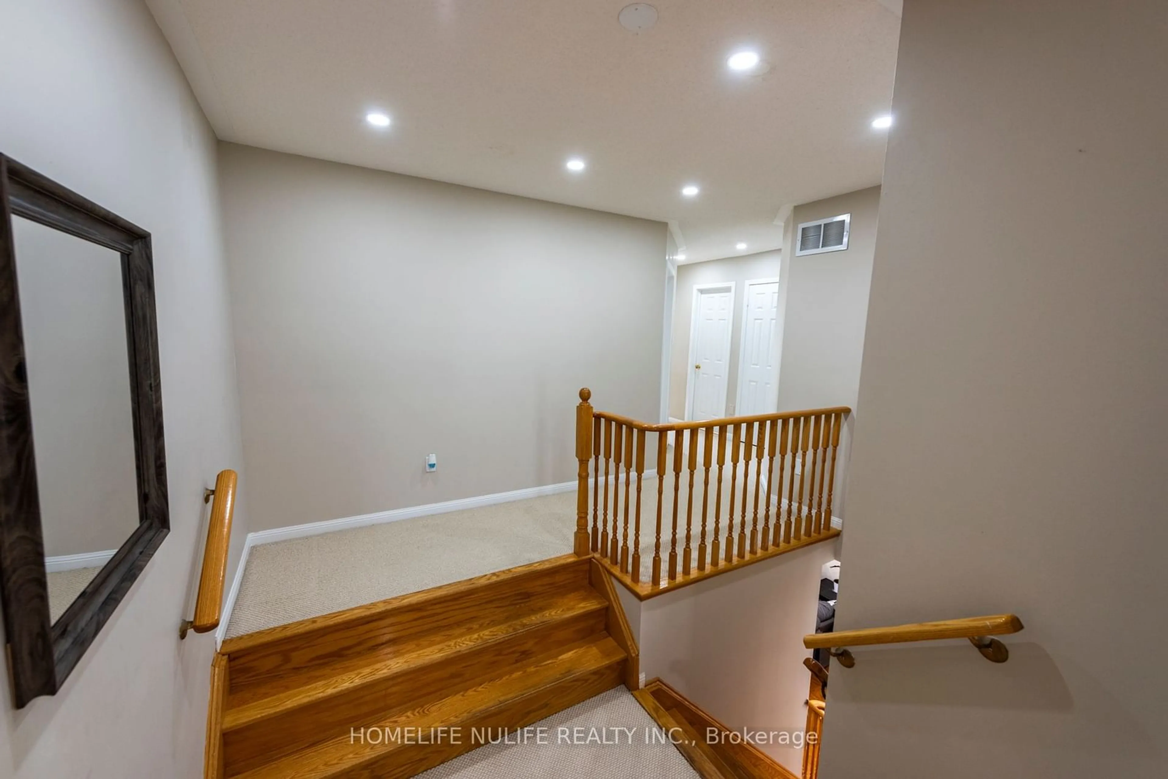 Indoor entryway for 183 Ellis Cres, Milton Ontario L9T 6B5