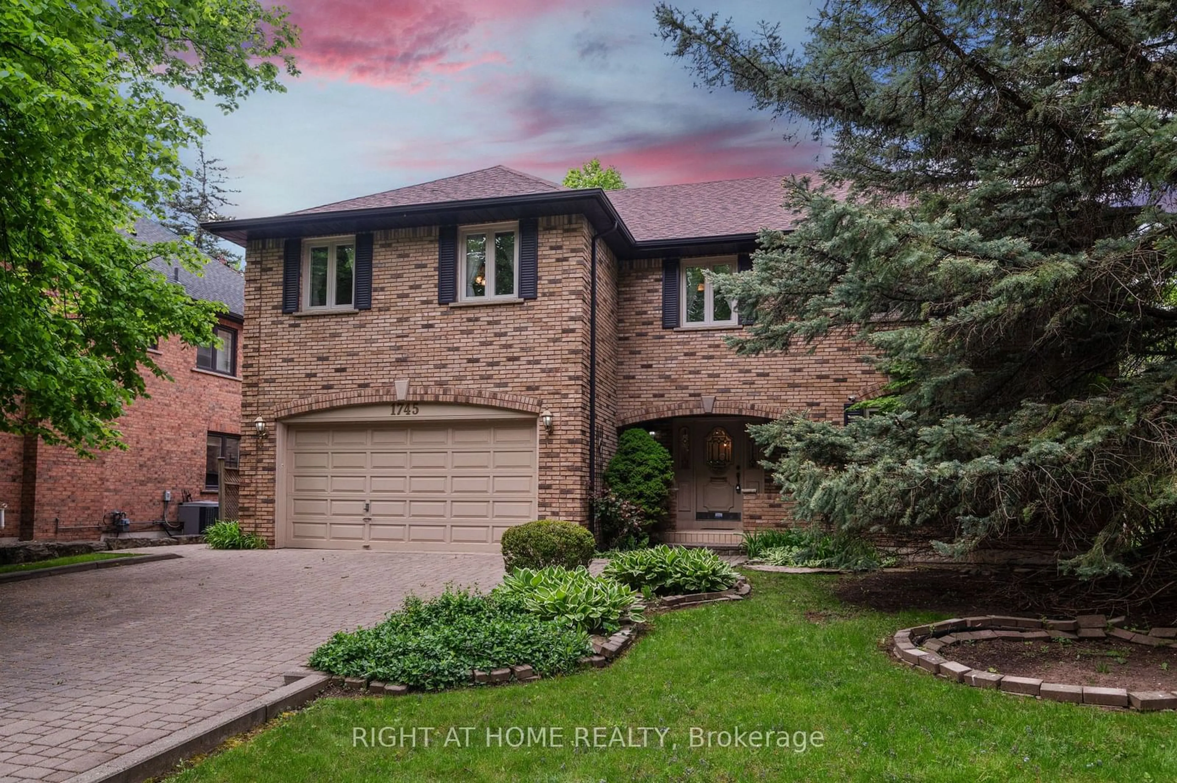 Frontside or backside of a home for 1745 Bridewell Crt, Mississauga Ontario L5L 3R7