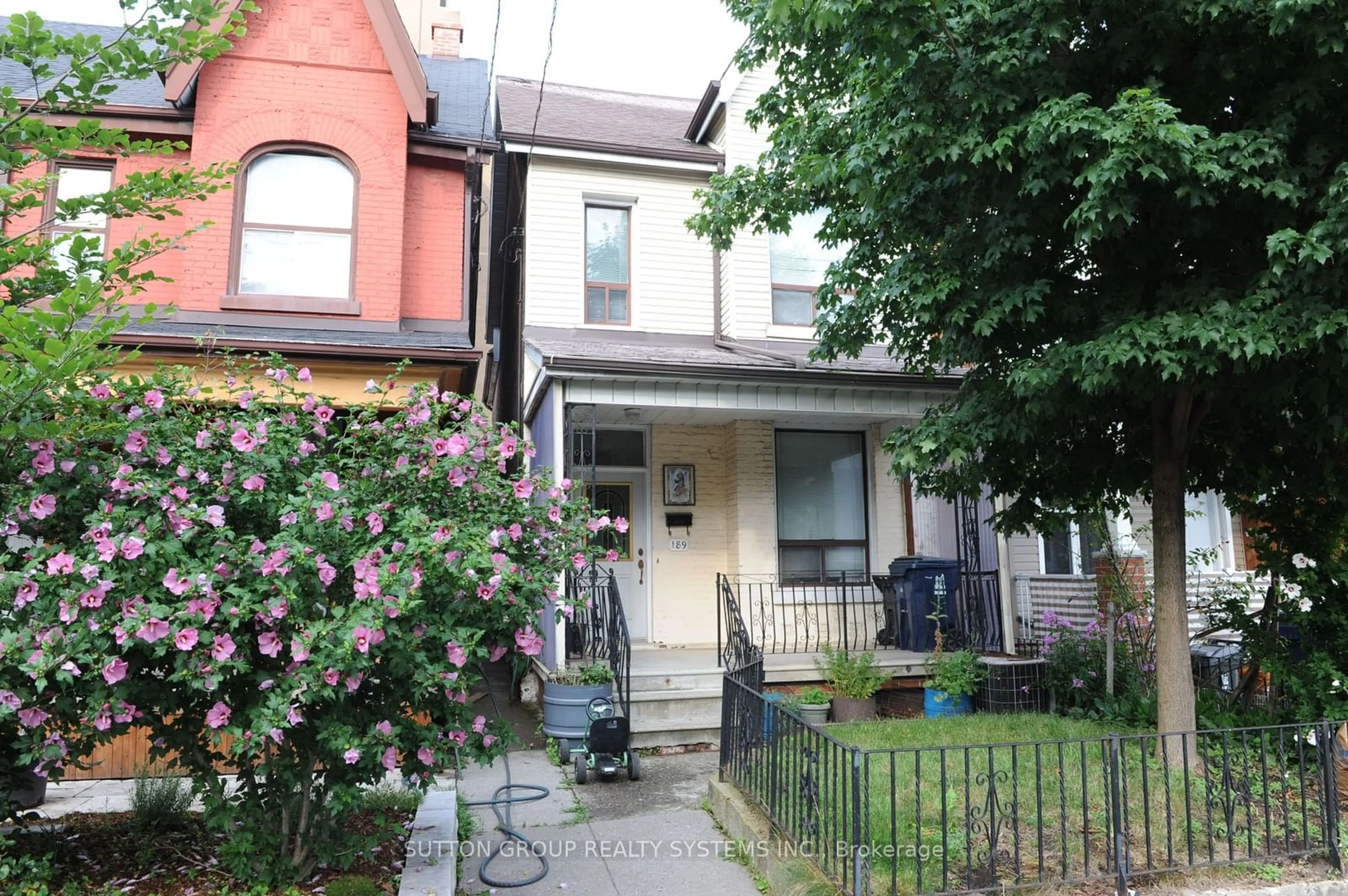A pic from exterior of the house or condo for 189 Osler St, Toronto Ontario M6N 2Z2