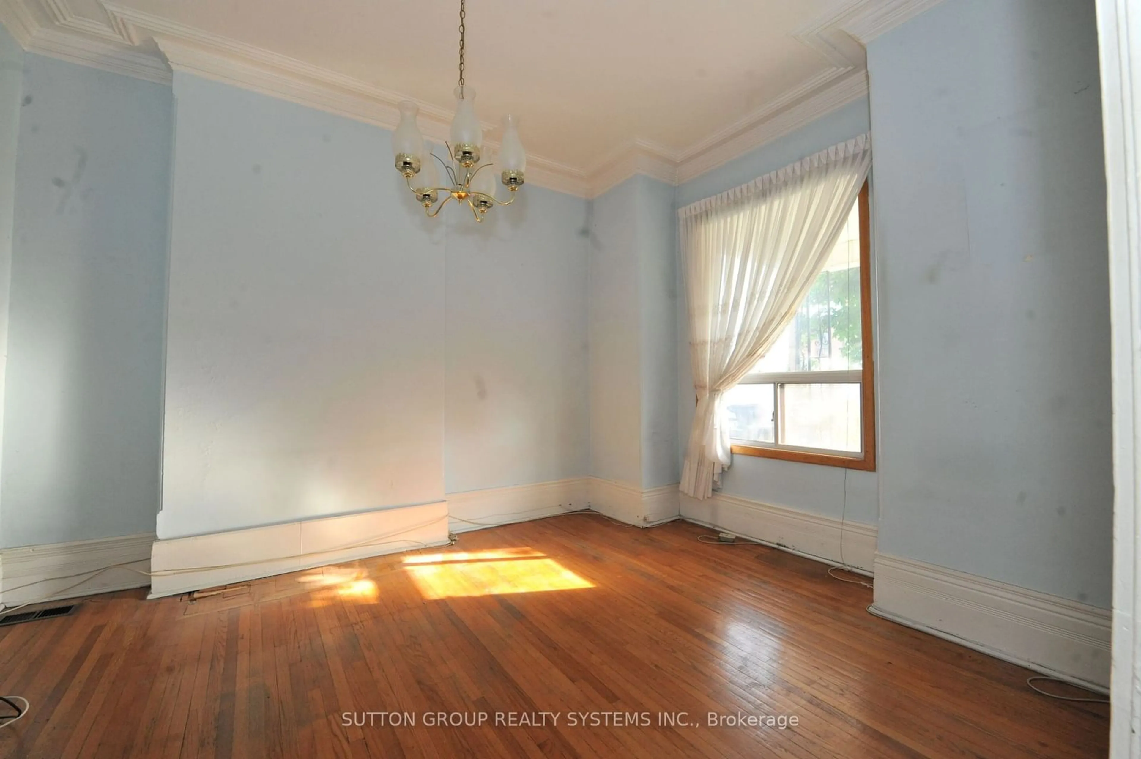 A pic of a room for 189 Osler St, Toronto Ontario M6N 2Z2