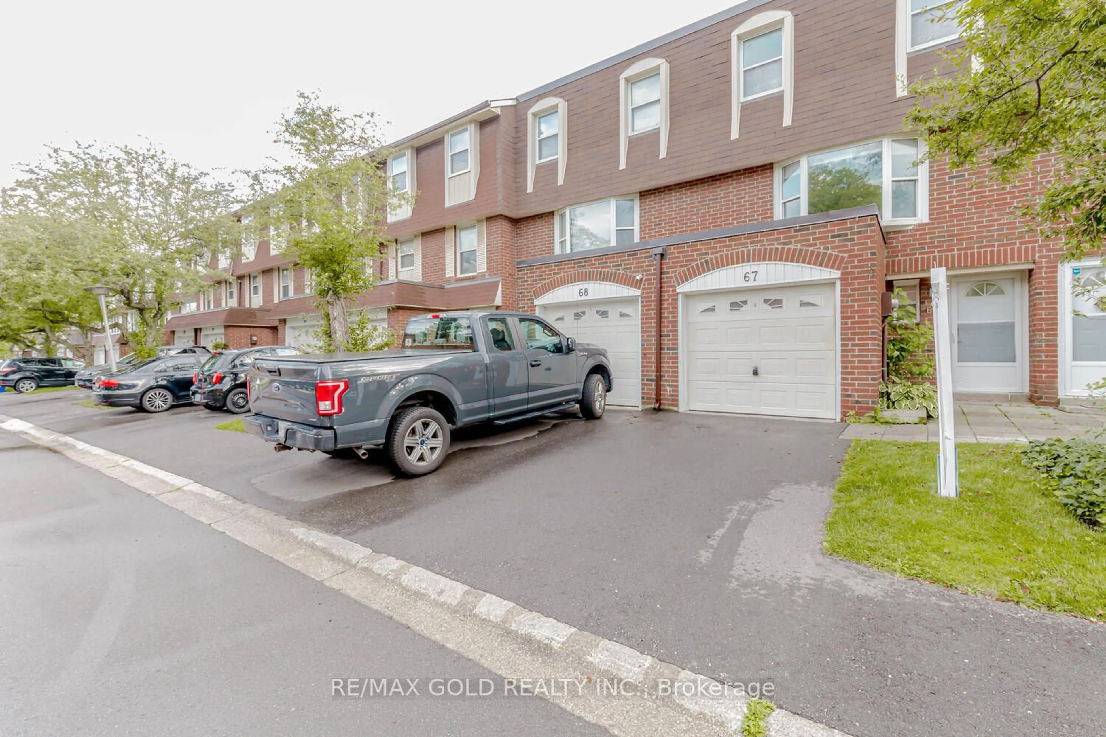 A pic from exterior of the house or condo for 235 Bronte St #67, Milton Ontario L9T 3V8