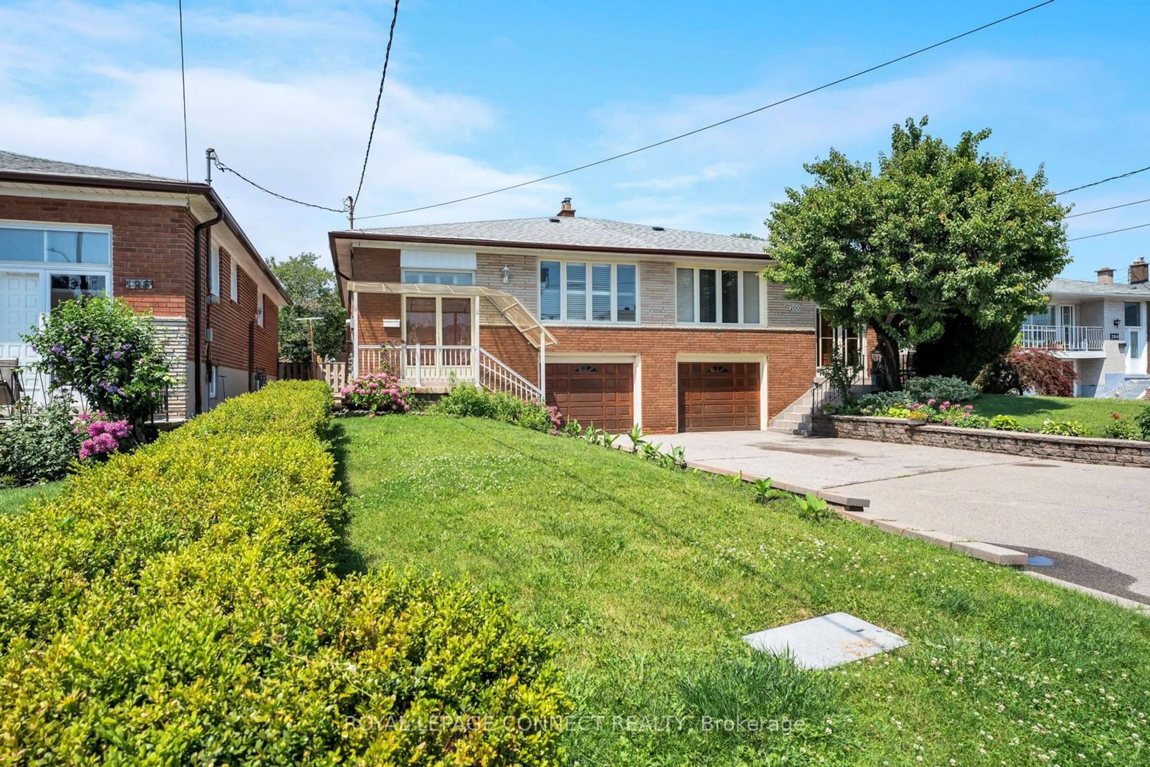 Frontside or backside of a home for 198 Giltspur Dr, Toronto Ontario M3L 1N5