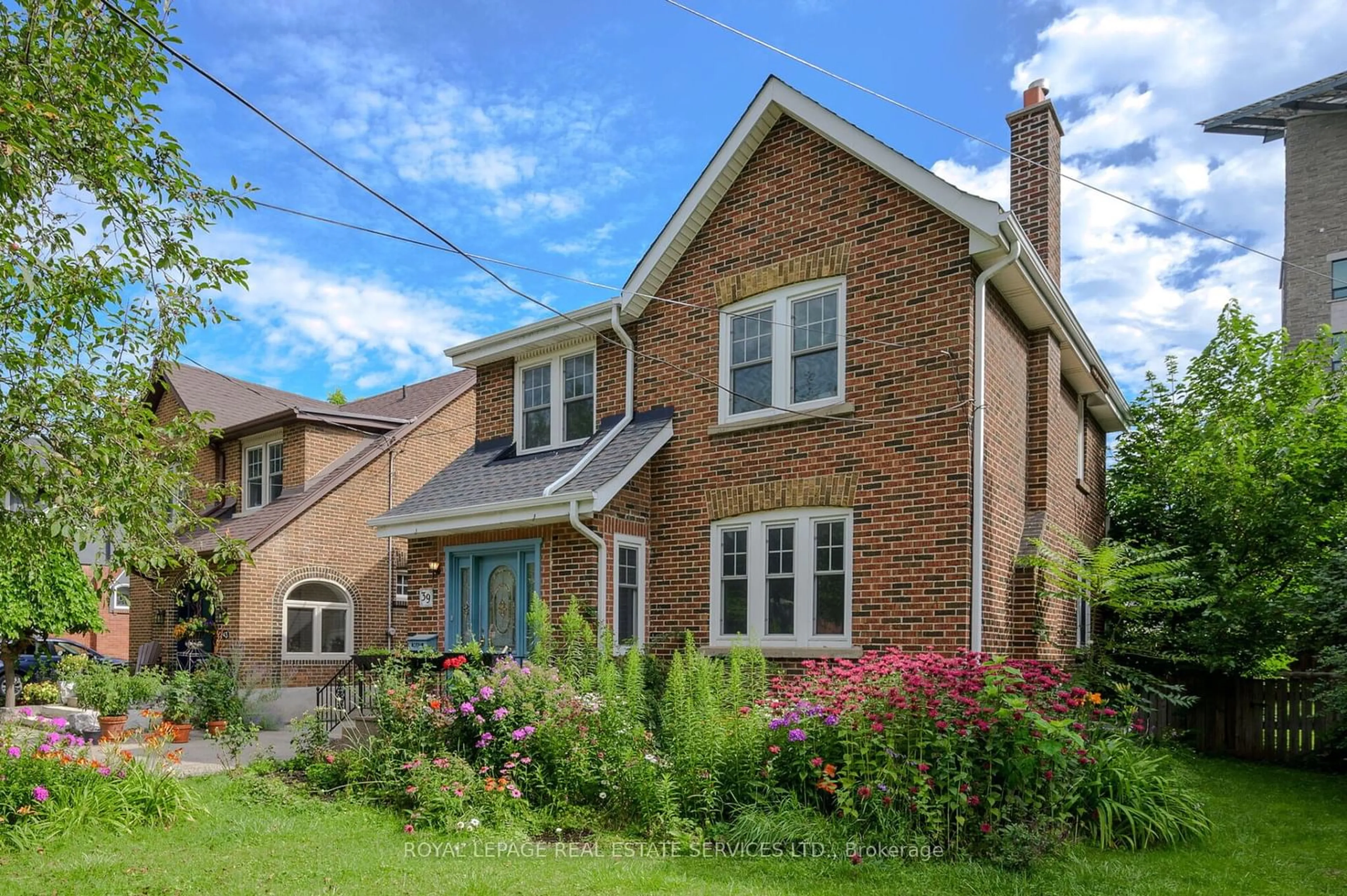 Home with brick exterior material for 39 Court St, Milton Ontario L9T 2S2