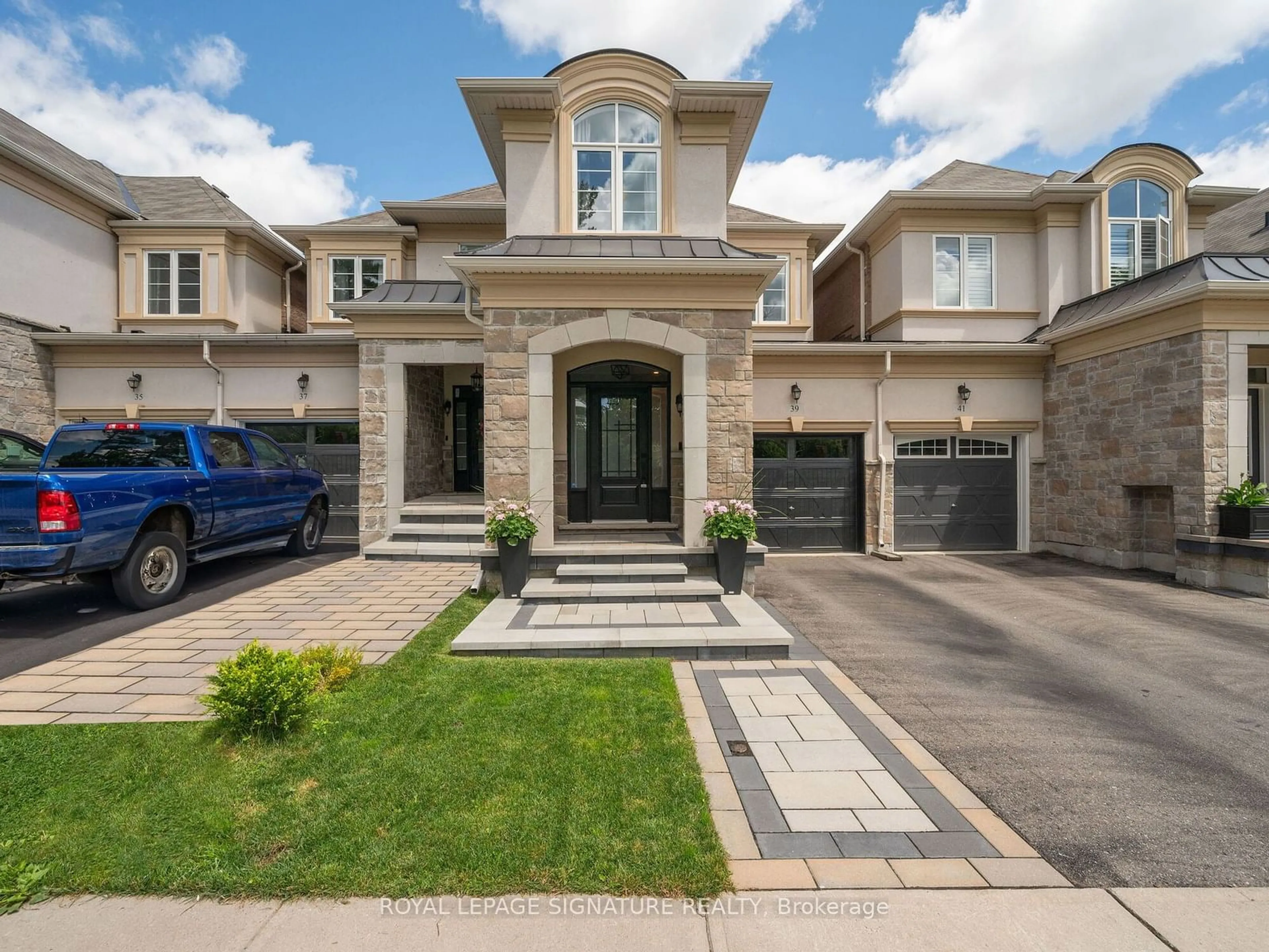Home with brick exterior material for 39 Ridgegate Cres, Halton Hills Ontario L7G 0L6