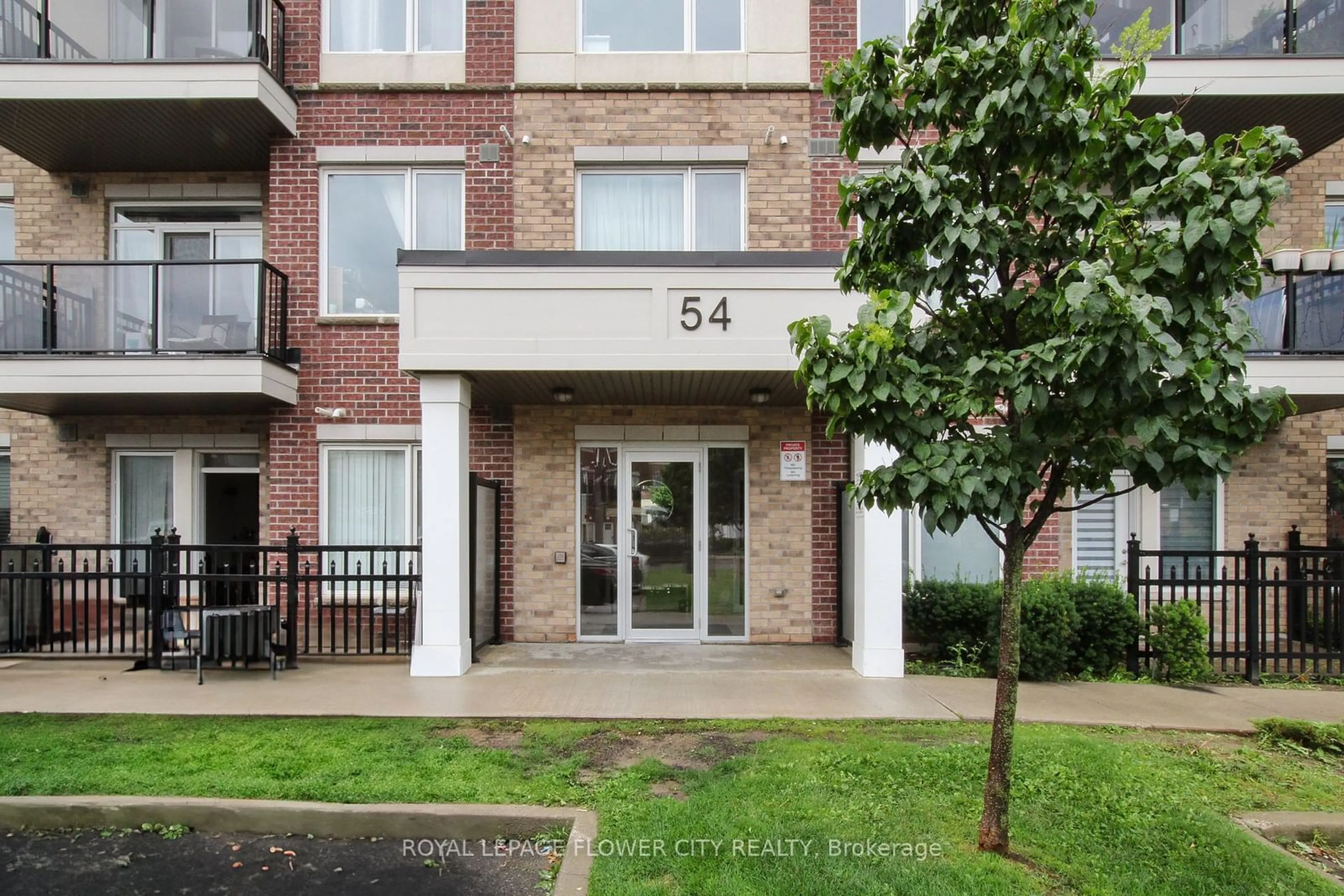 A pic from exterior of the house or condo for 54 Sky Harbour Dr #312, Brampton Ontario L6Y 6B9