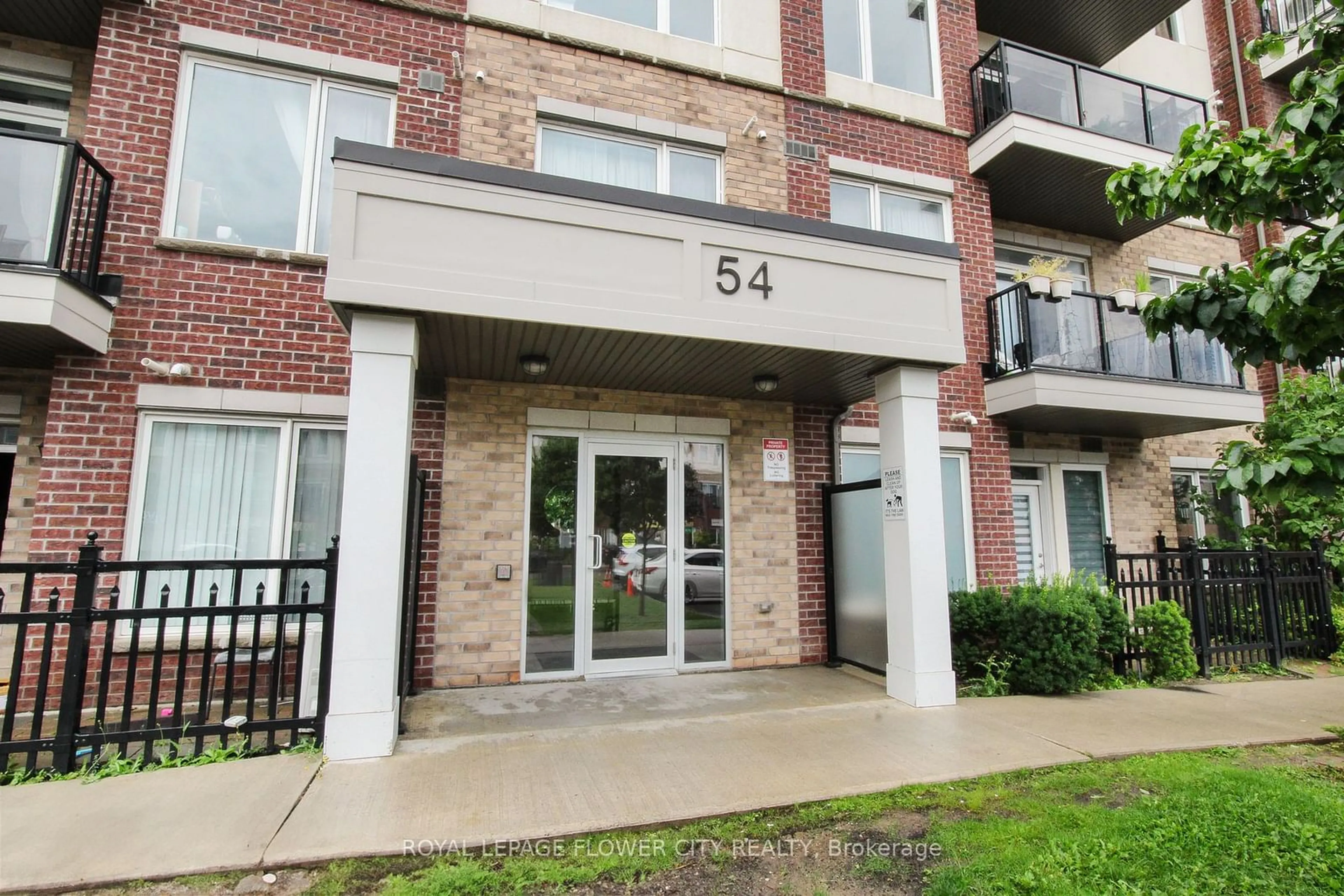 A pic from exterior of the house or condo for 54 Sky Harbour Dr #312, Brampton Ontario L6Y 6B9
