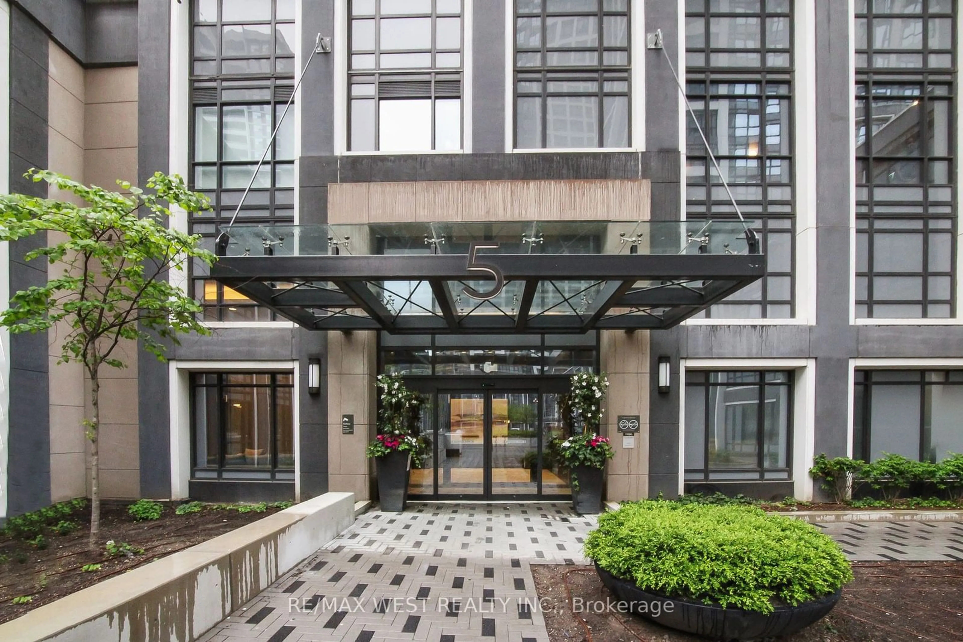 Indoor foyer for 5 Mabelle Ave #1227, Toronto Ontario M9A 0C8