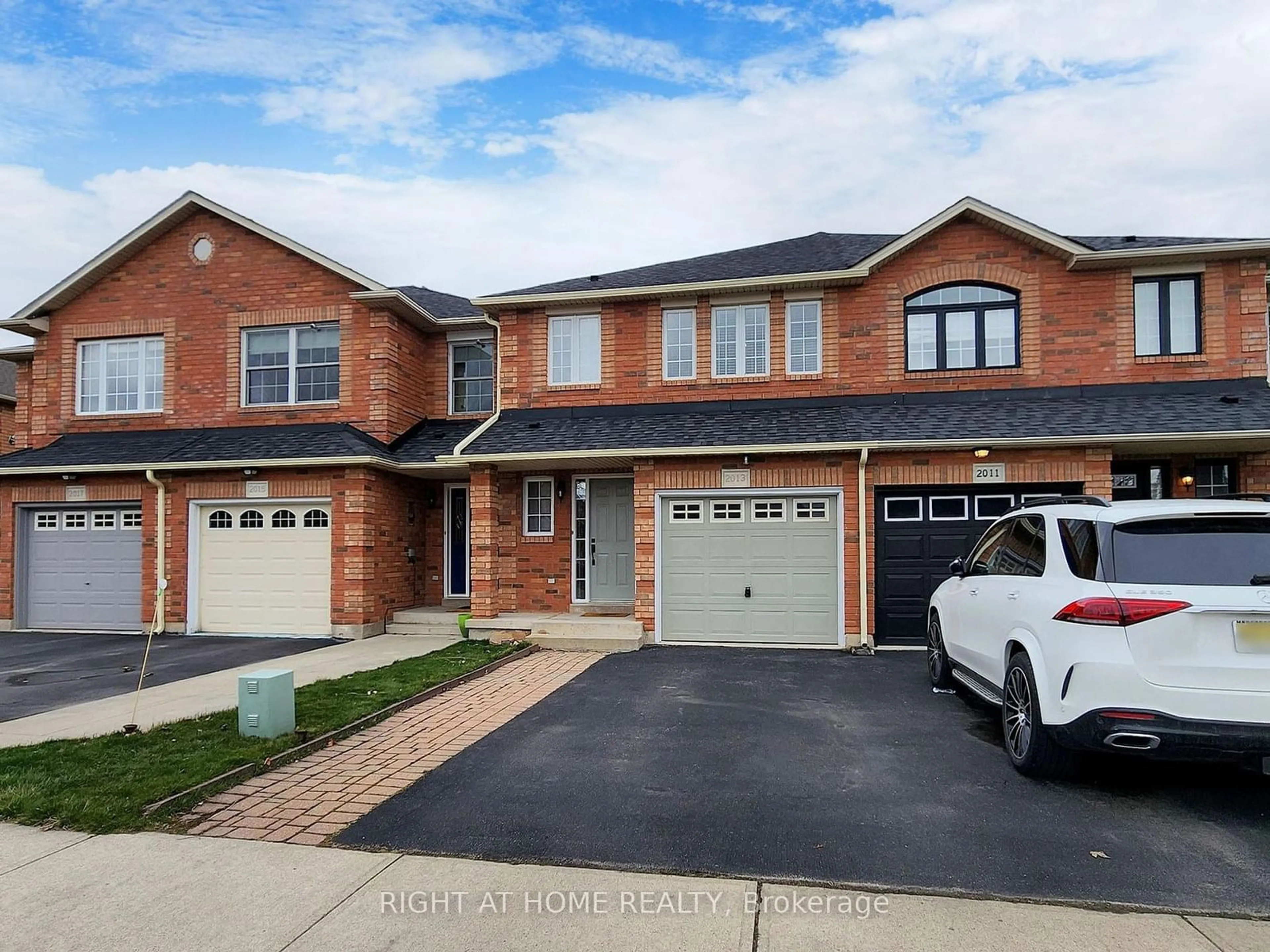 Home with brick exterior material for 2013 Erika Crt, Oakville Ontario L6M 4R4