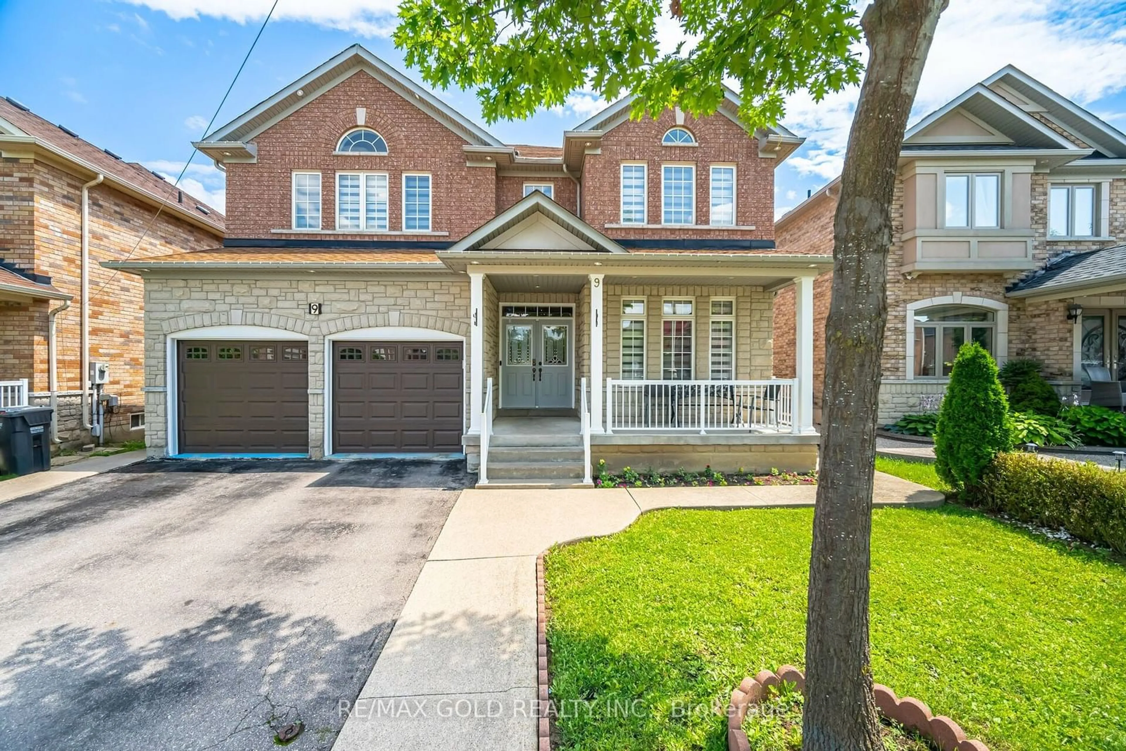 Home with brick exterior material for 9 Paddington Rd, Brampton Ontario L6P 2B3