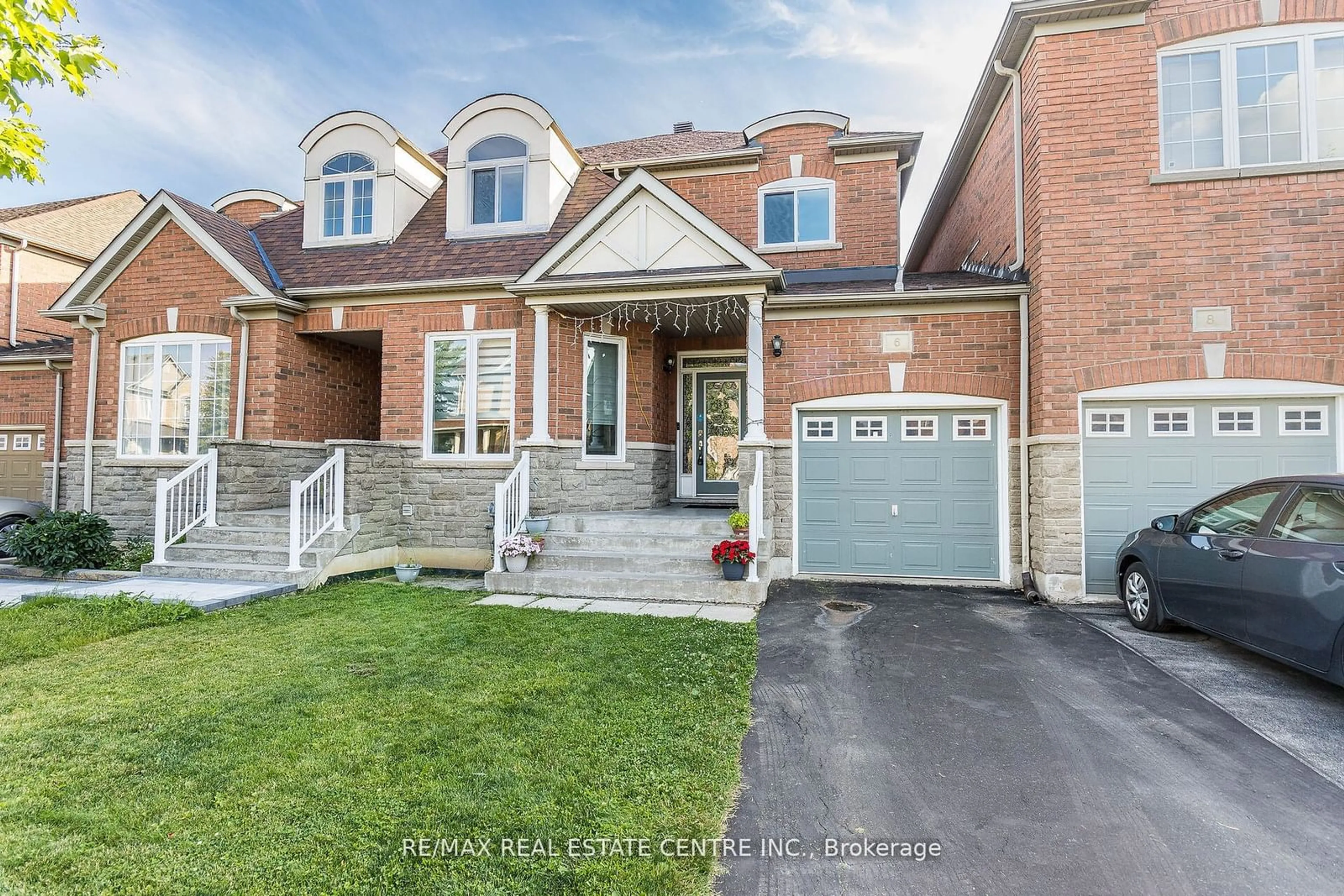 Home with brick exterior material for 6 Millhouse Mews, Brampton Ontario L6Y 5J8