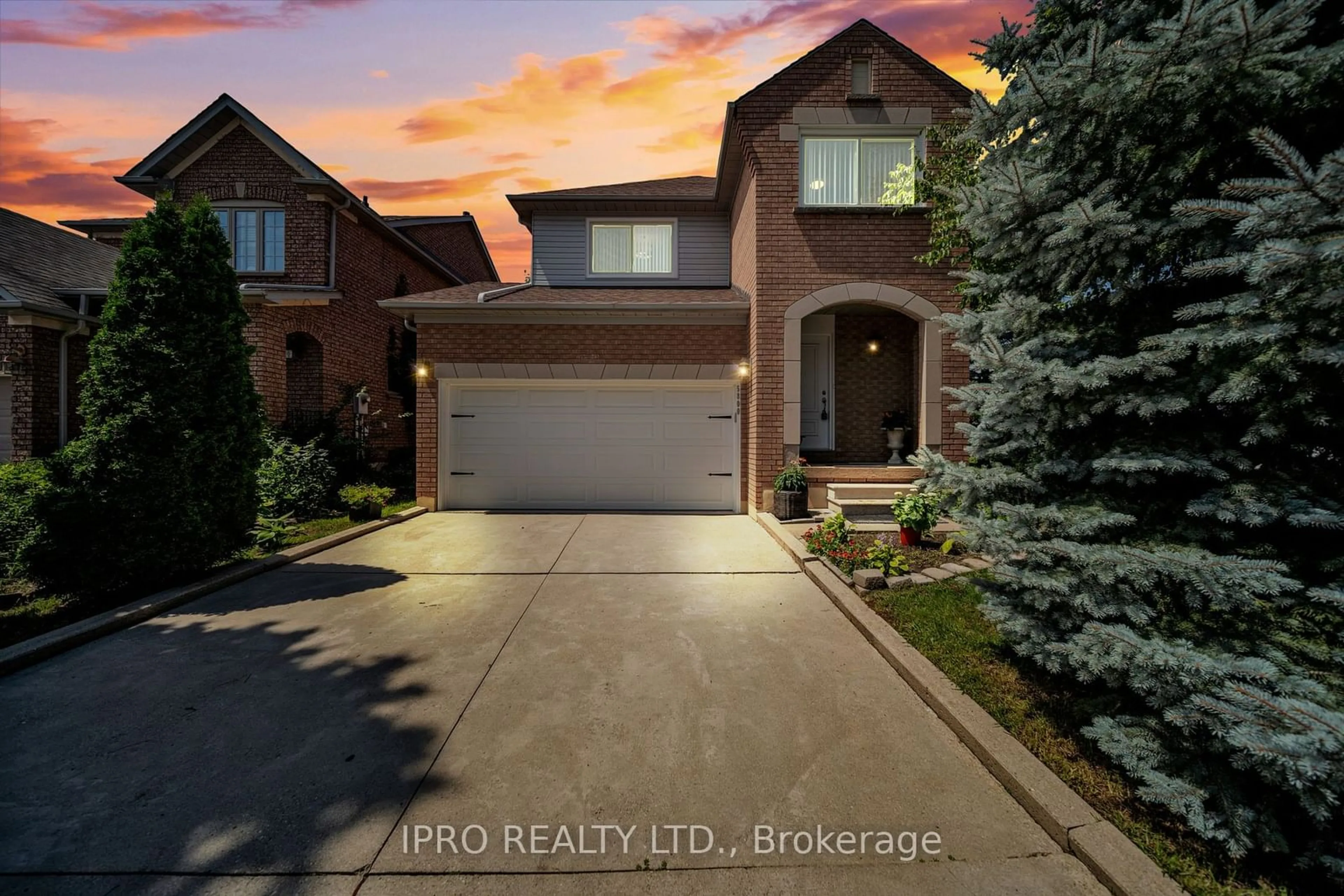 Frontside or backside of a home for 5800 Bell Harbour Dr, Mississauga Ontario L5M 5L3