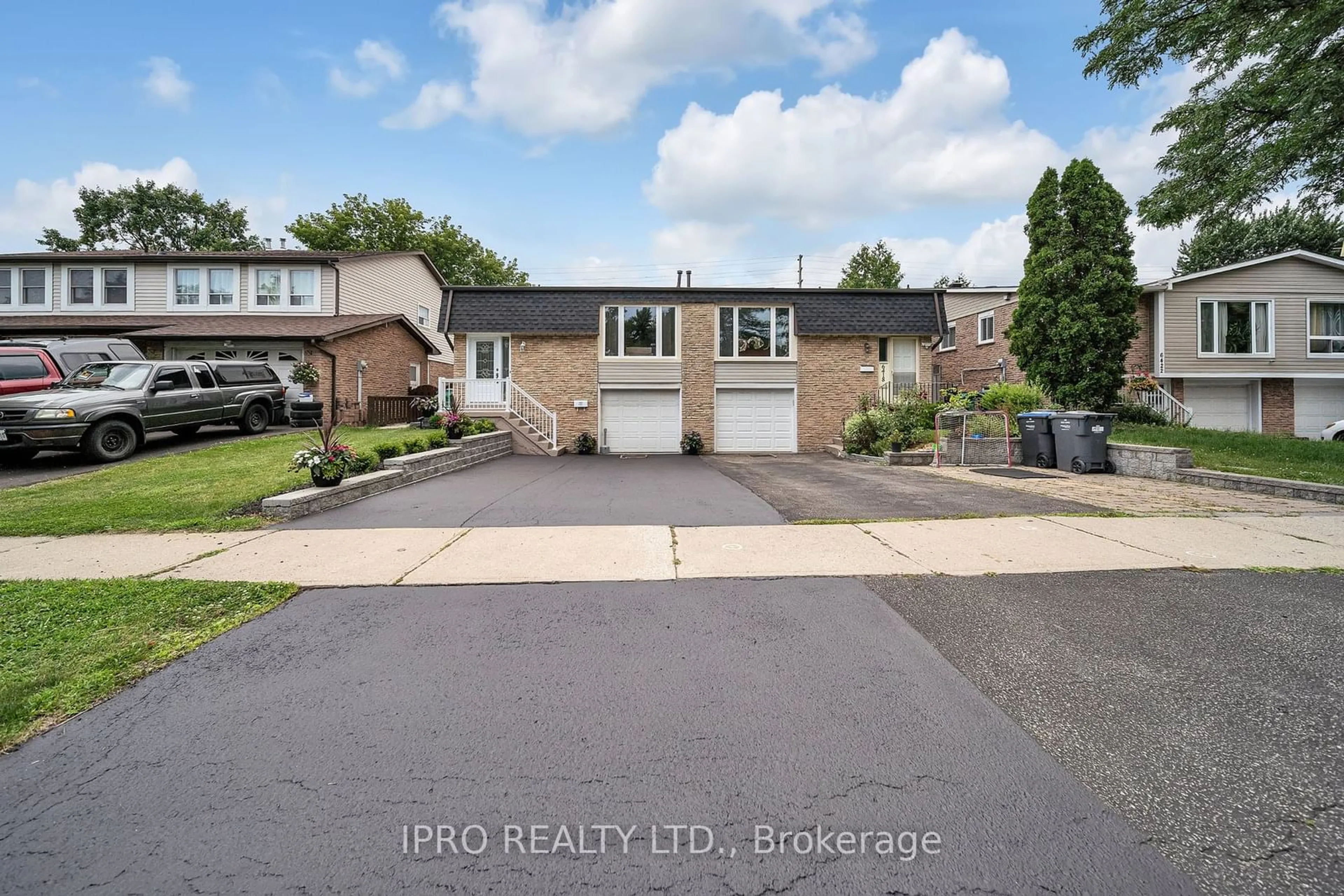 Frontside or backside of a home for 6416 Chaumont Cres, Mississauga Ontario L5N 2M8