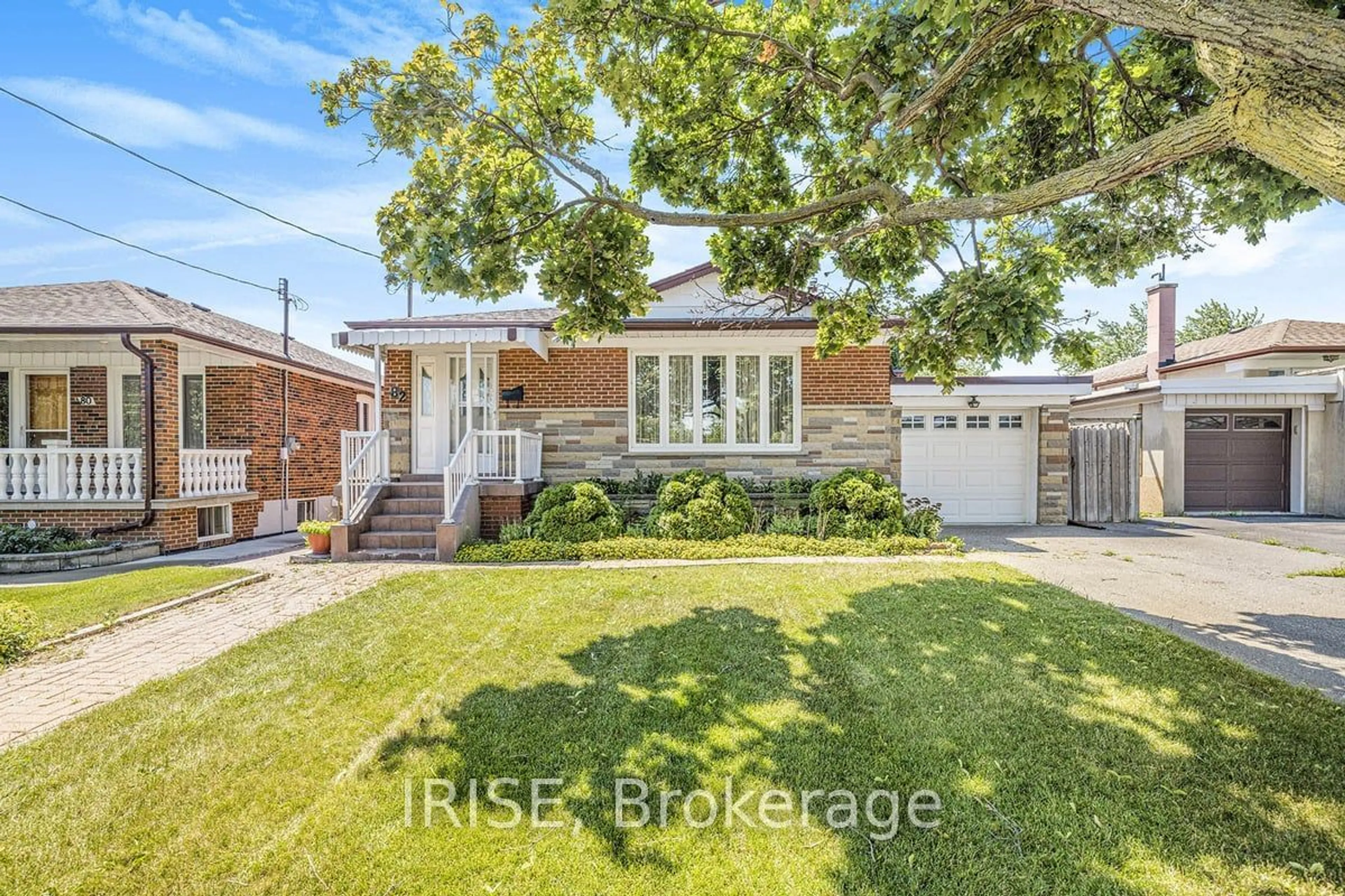 Frontside or backside of a home for 82 Blaydon Ave, Toronto Ontario M3M 2E5