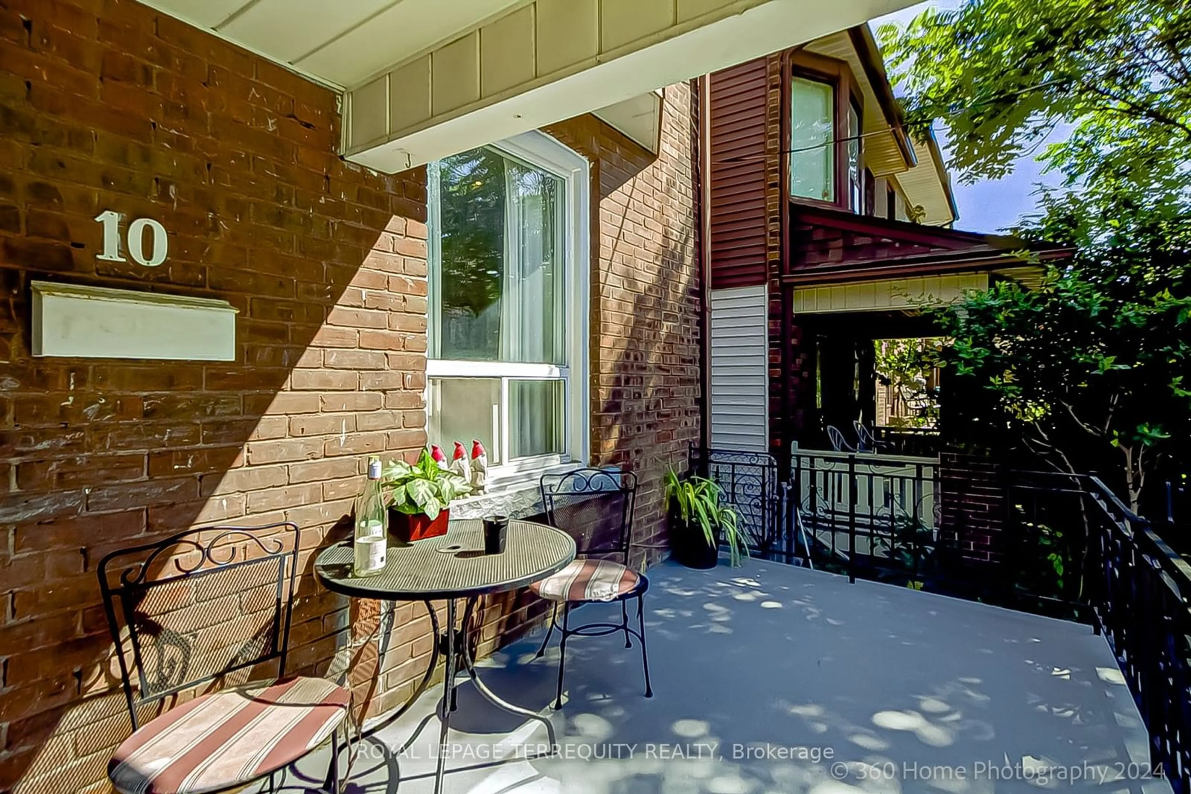 Patio for 10 Burnfield Ave, Toronto Ontario M6G 1Y5