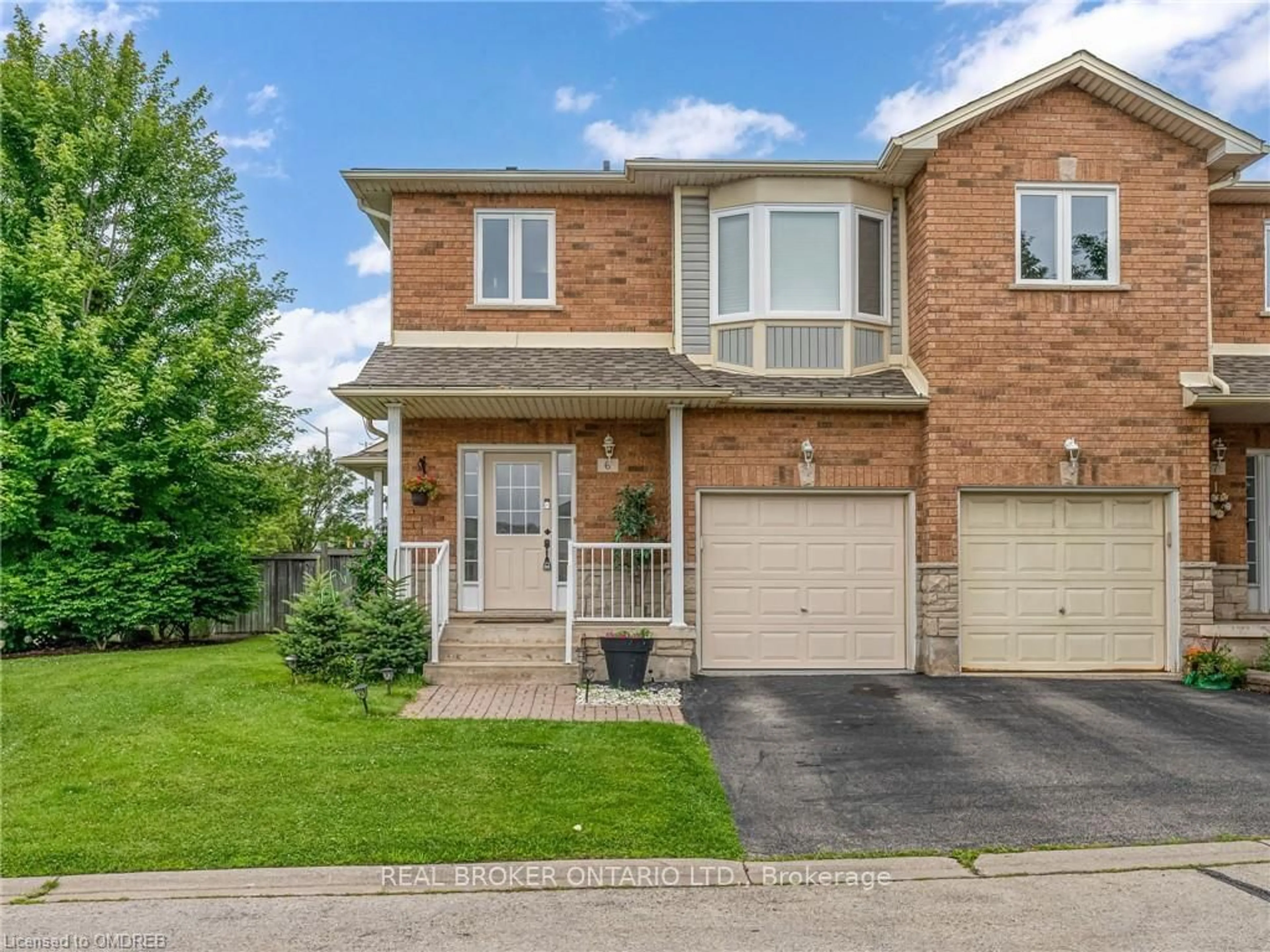 Home with brick exterior material for 2229 Walkers Line #6, Burlington Ontario L7M 4X4