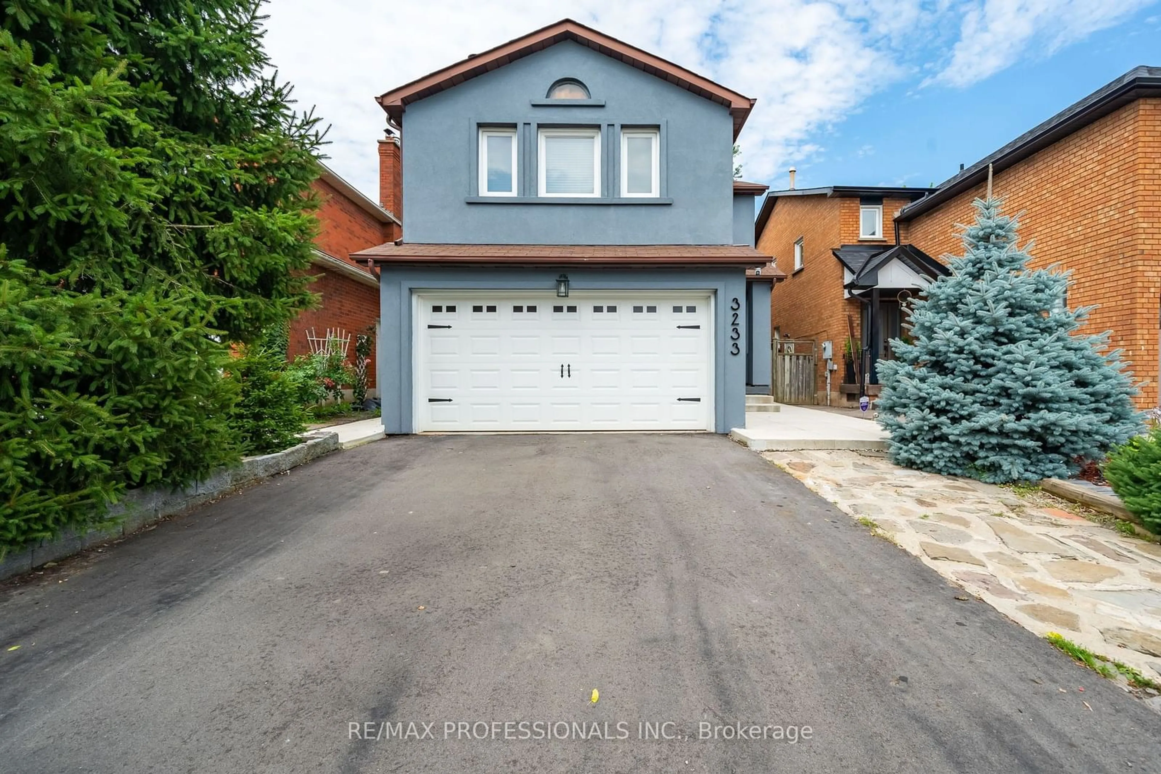 Frontside or backside of a home for 3233 McMaster Rd, Mississauga Ontario L5L 5G6