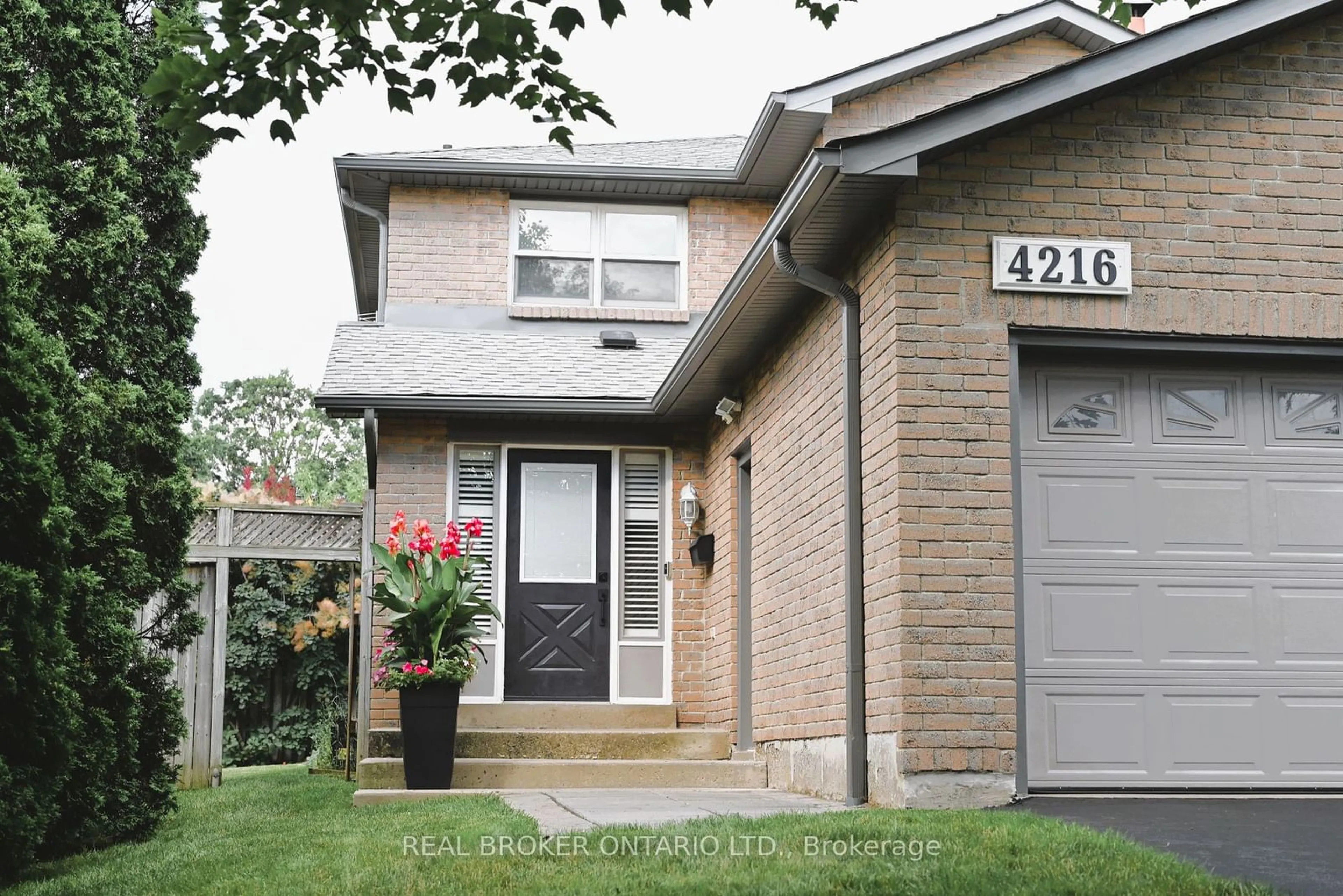 Home with brick exterior material for 4216 Viburnum Crt, Mississauga Ontario L5C 3V5