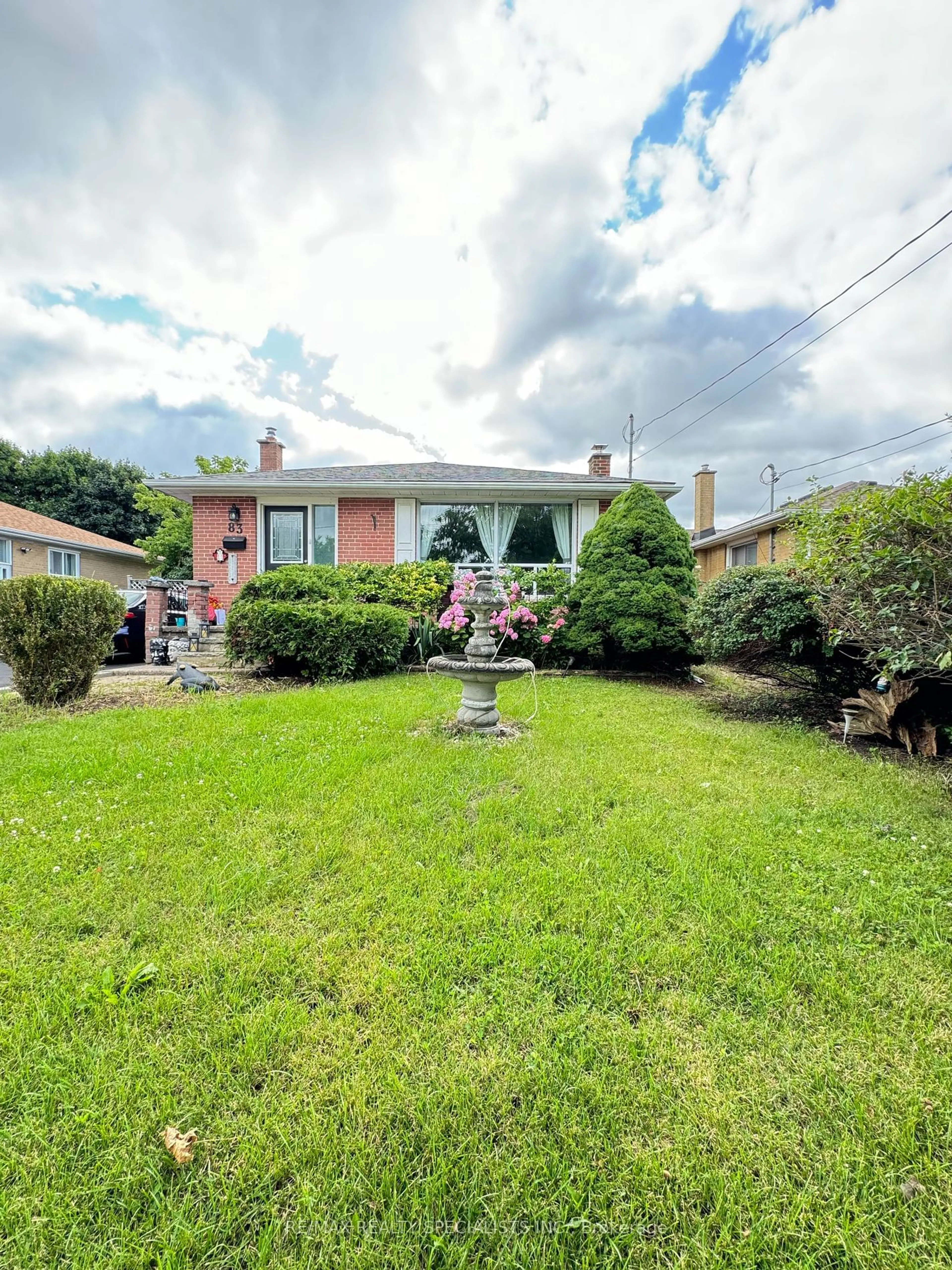 Frontside or backside of a home for 83 Sargent Rd, Halton Hills Ontario L7G 1K8