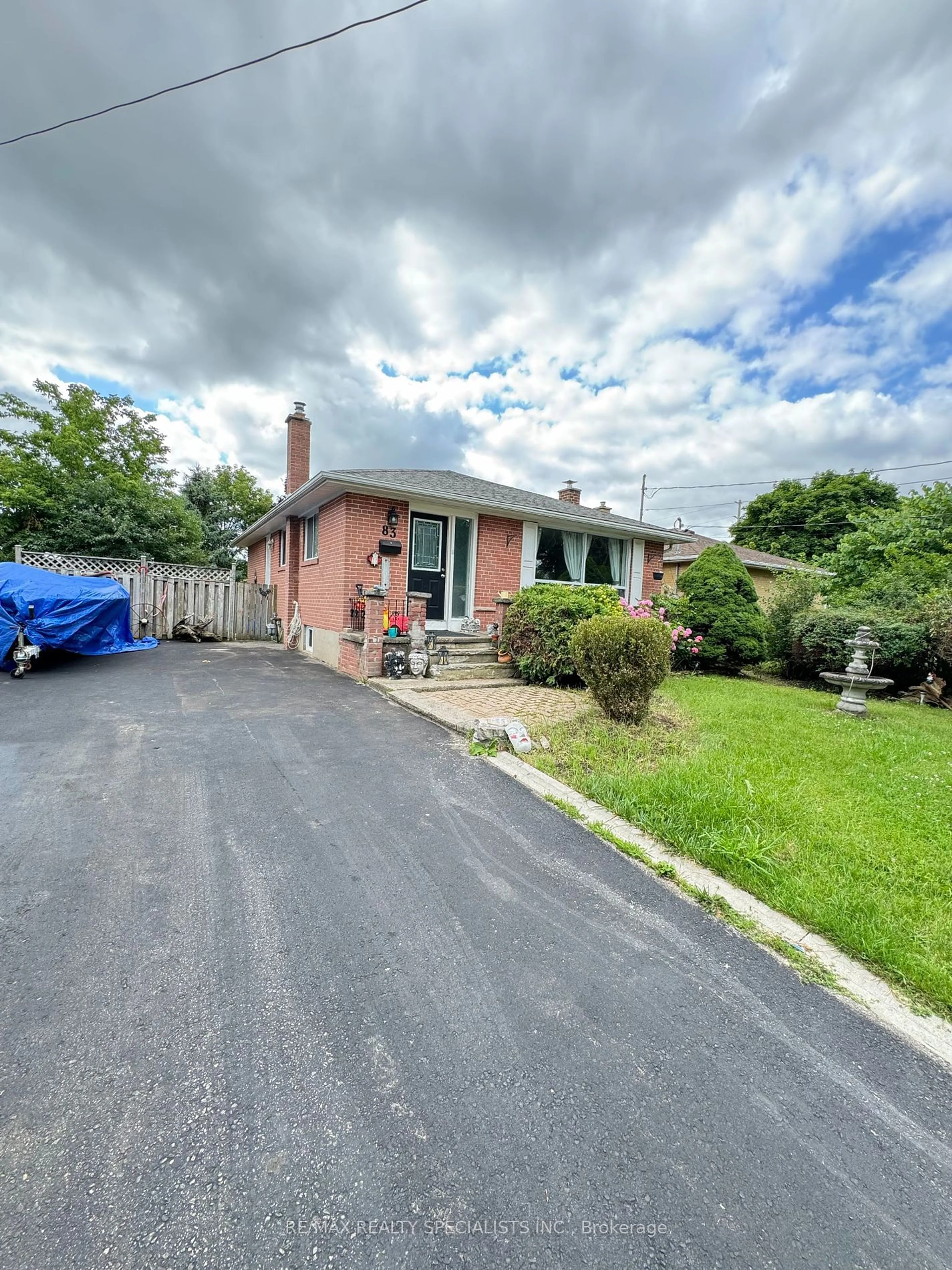 Frontside or backside of a home for 83 Sargent Rd, Halton Hills Ontario L7G 1K8