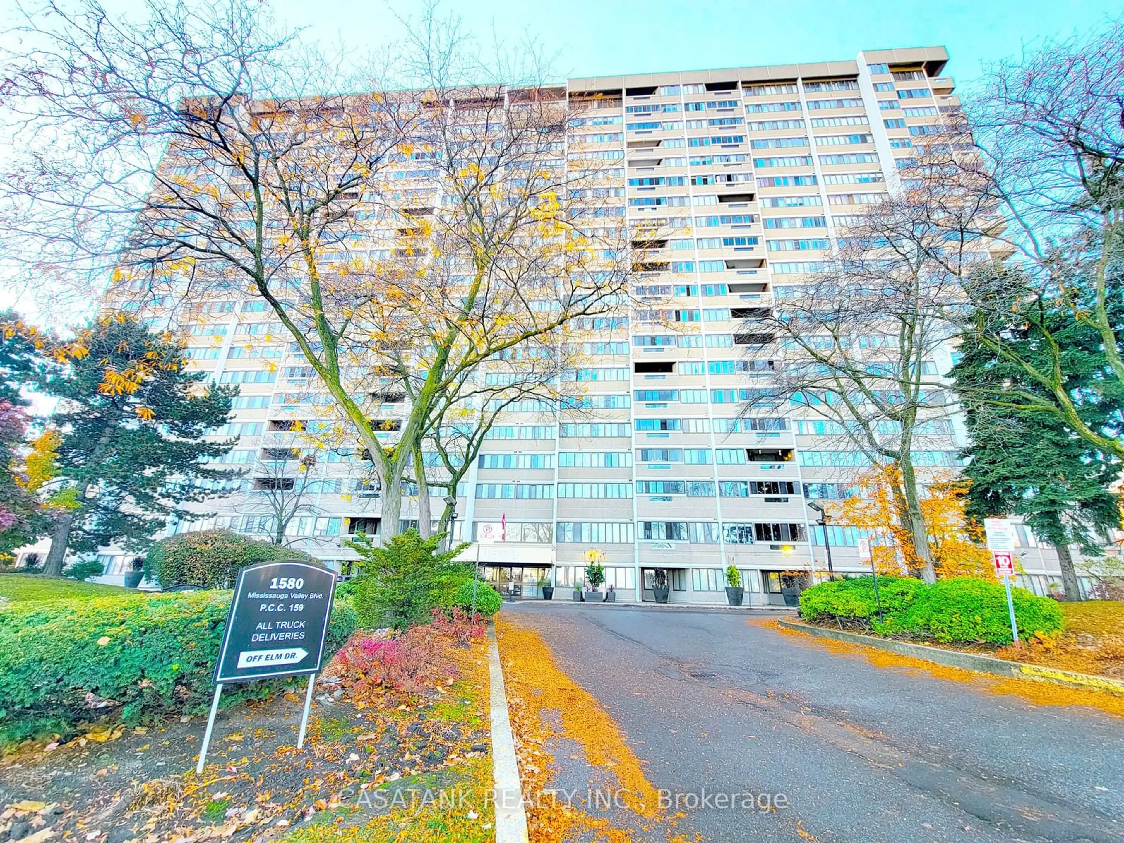 A pic from exterior of the house or condo for 1580 Mississauga Valley Blvd #103, Mississauga Ontario L5A 3T8
