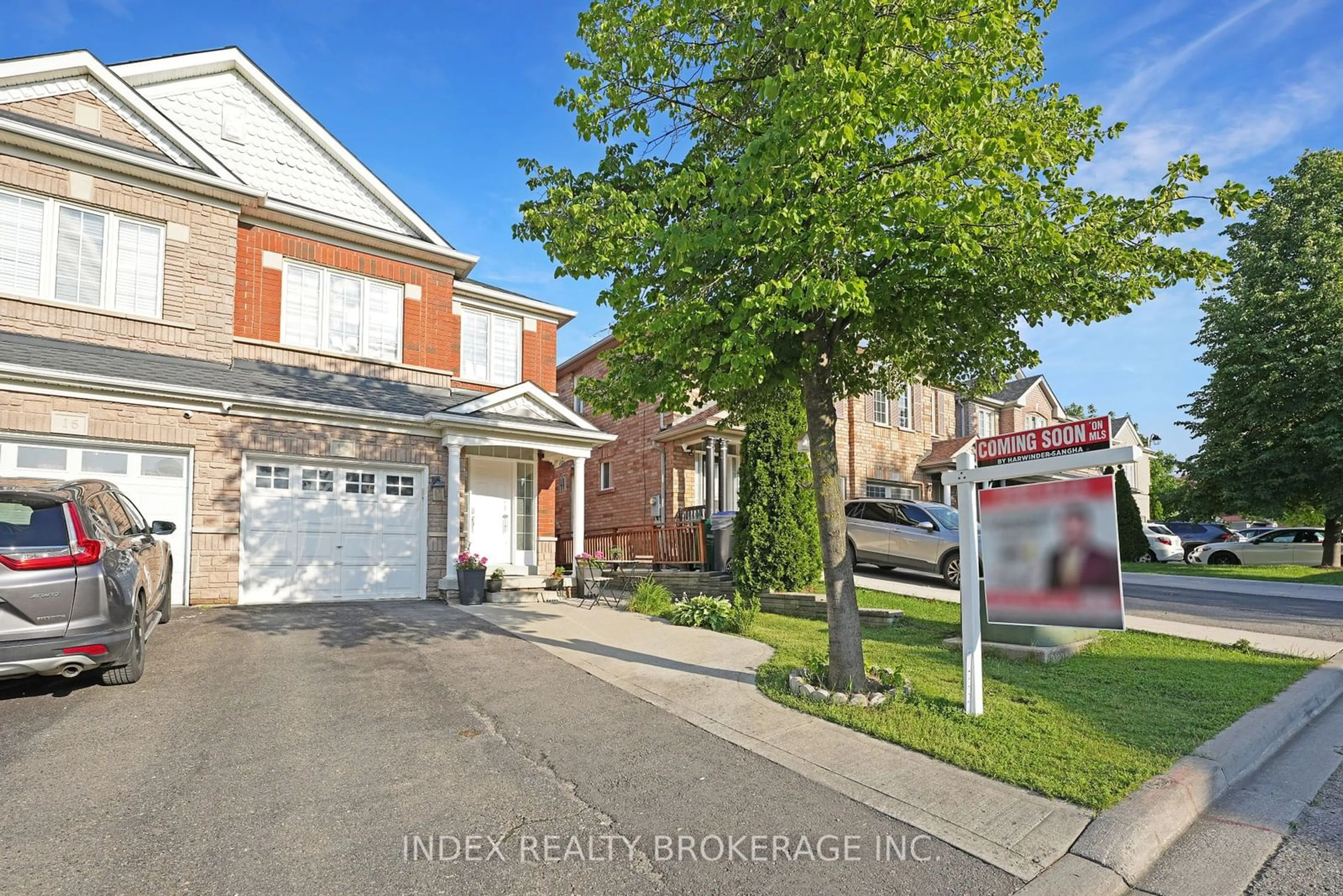 A pic from exterior of the house or condo for 14 Applegrove Crt, Brampton Ontario L6R 2Y8