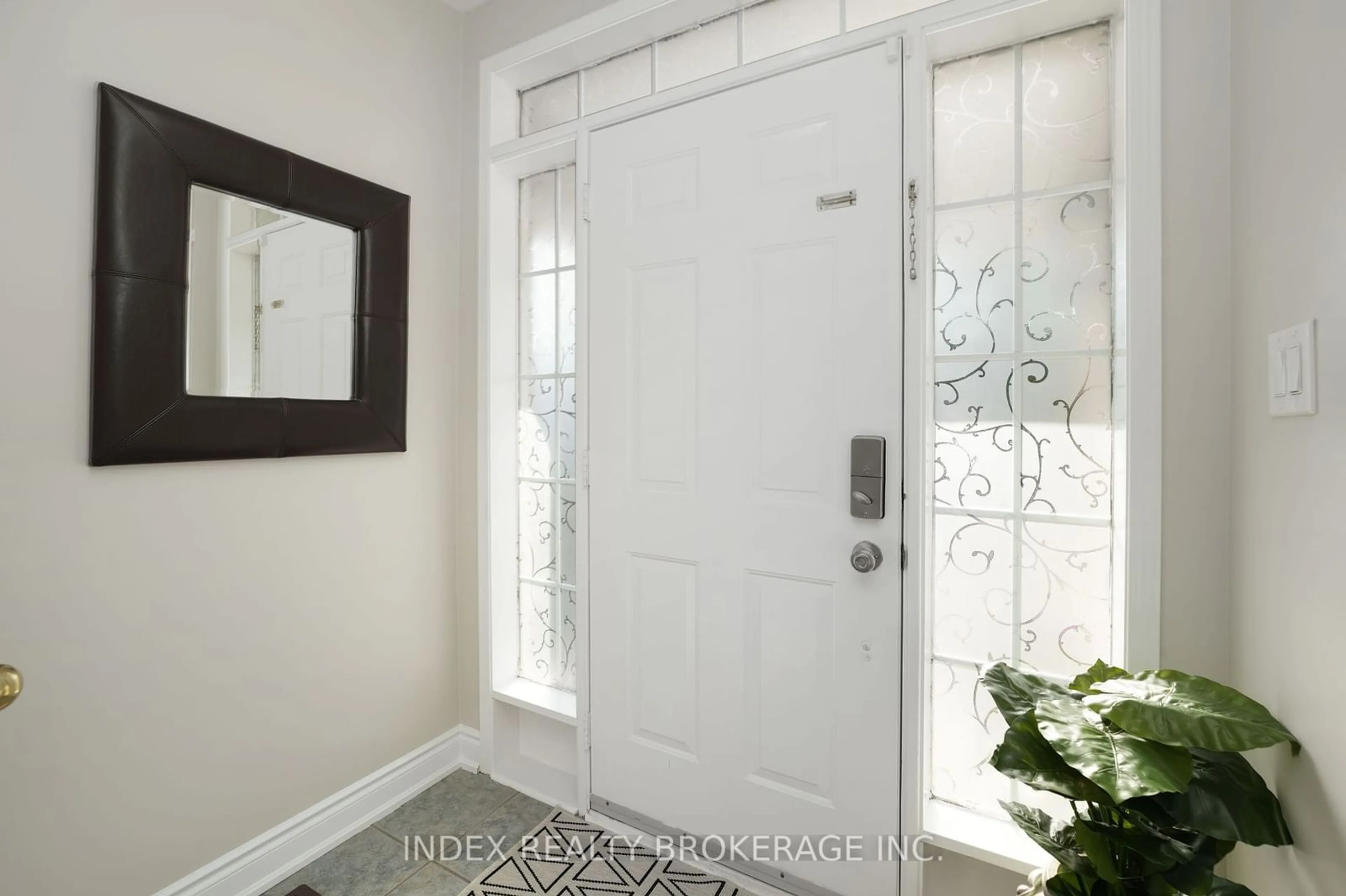 Indoor entryway for 14 Applegrove Crt, Brampton Ontario L6R 2Y8