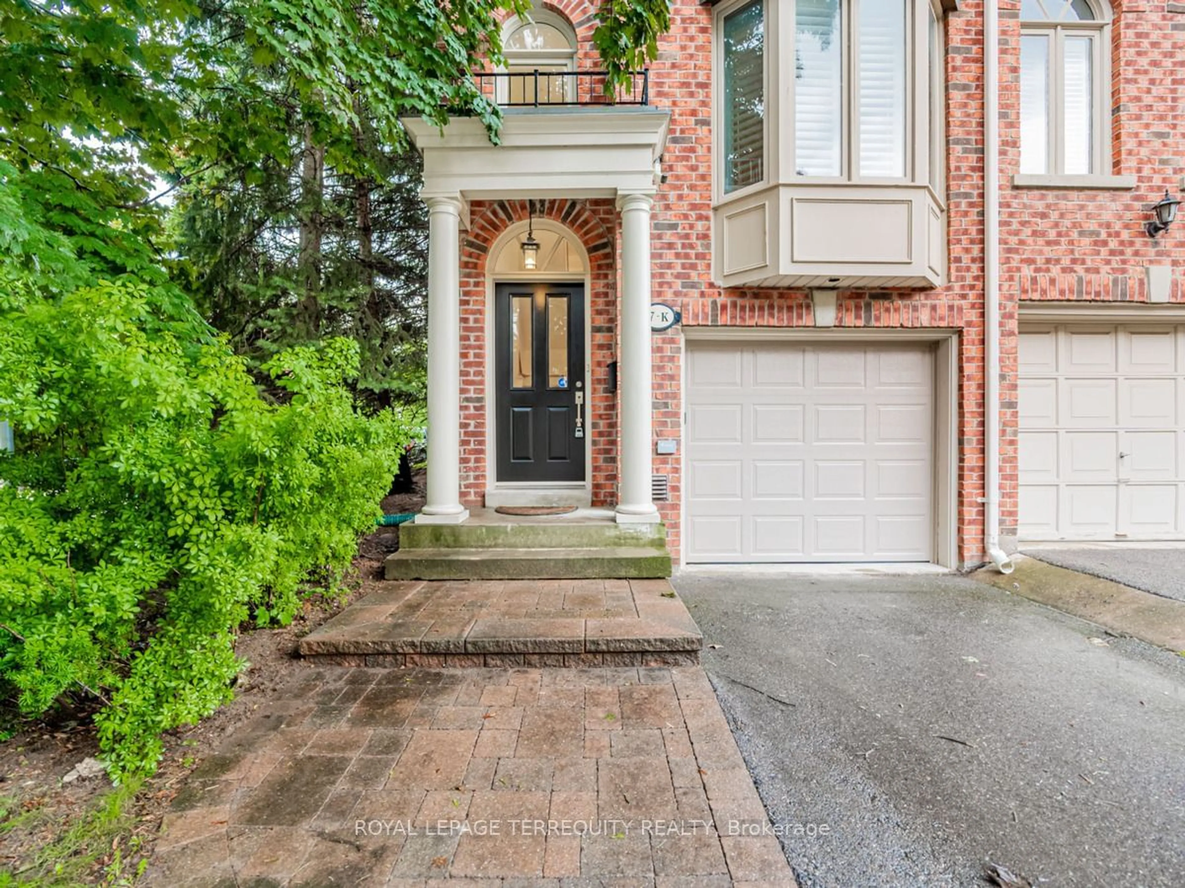 Home with brick exterior material for 7K Brussels St, Toronto Ontario M8Y 1H2