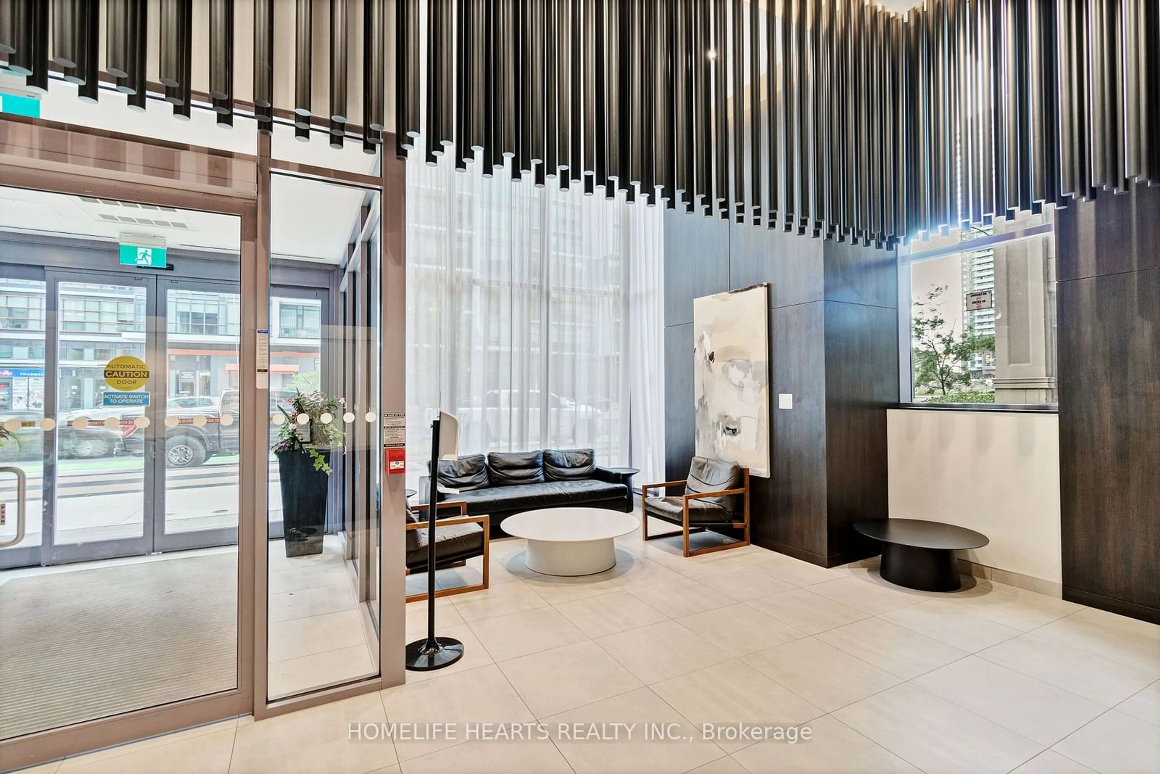 Indoor lobby for 4065 Confederation Pkwy #2408, Mississauga Ontario L5B 0L4