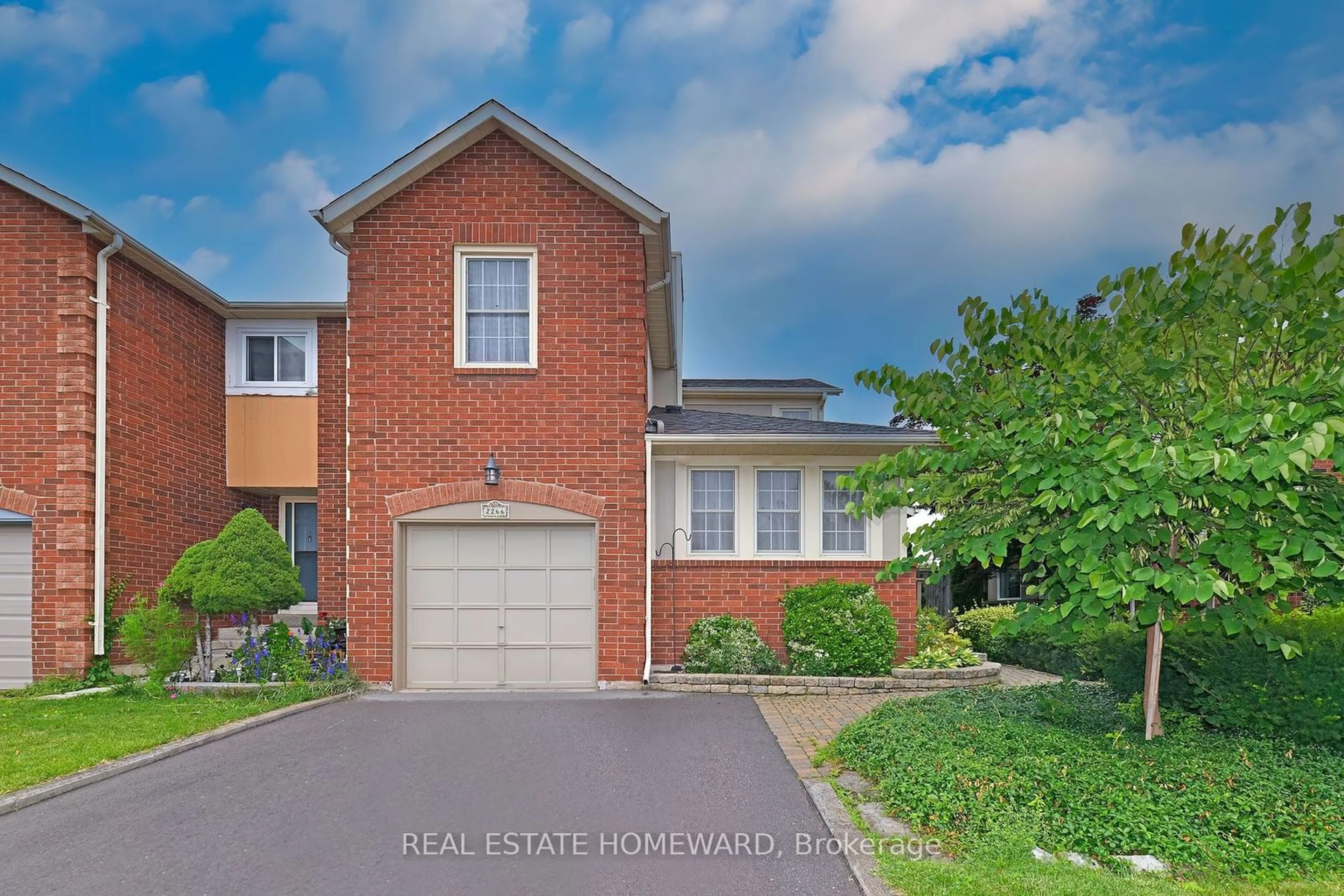 A pic from exterior of the house or condo for 2266 Margot St, Oakville Ontario L6H 3M7