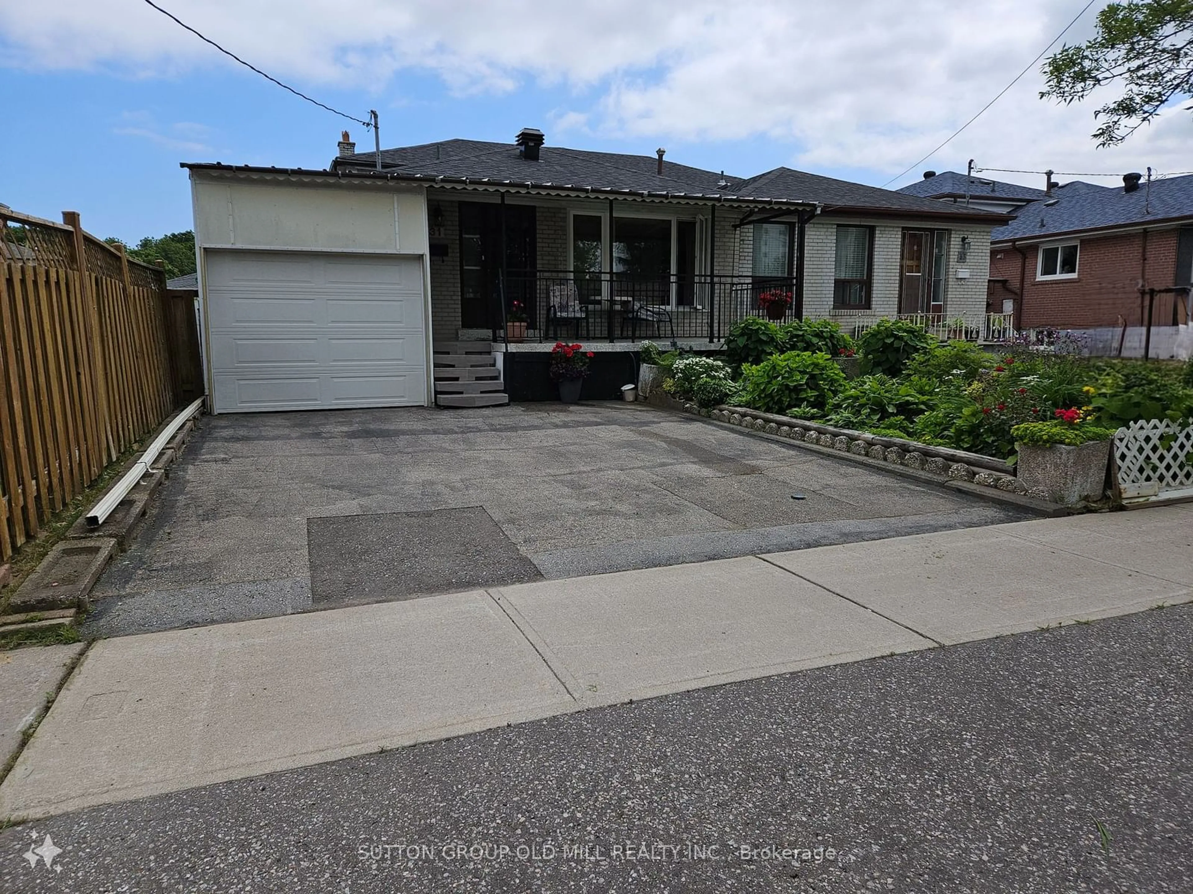 Frontside or backside of a home, the street view for 31 Demaris Ave, Toronto Ontario M3N 1M2