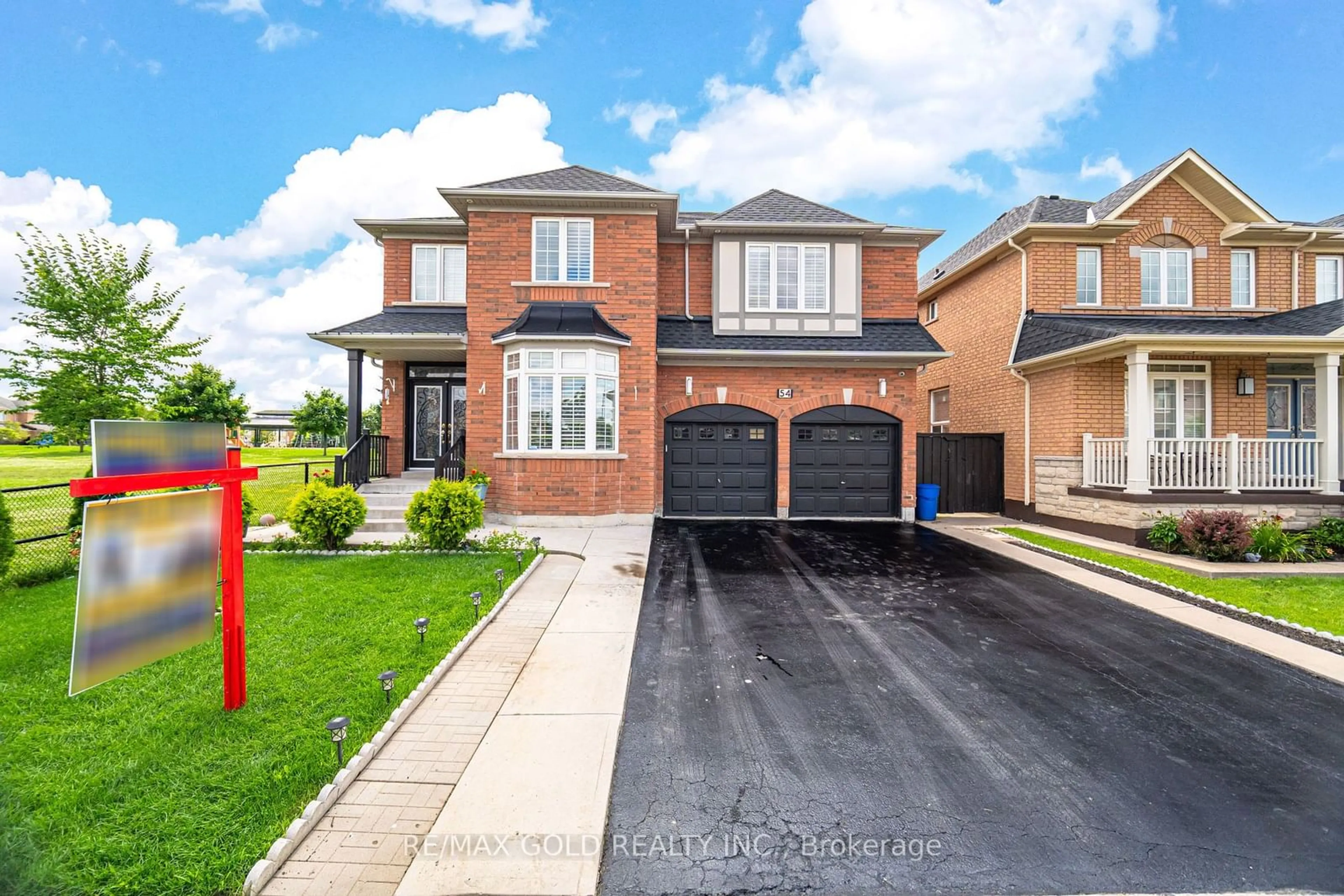Home with brick exterior material for 54 Quailvalley Dr, Brampton Ontario L6R 0N4
