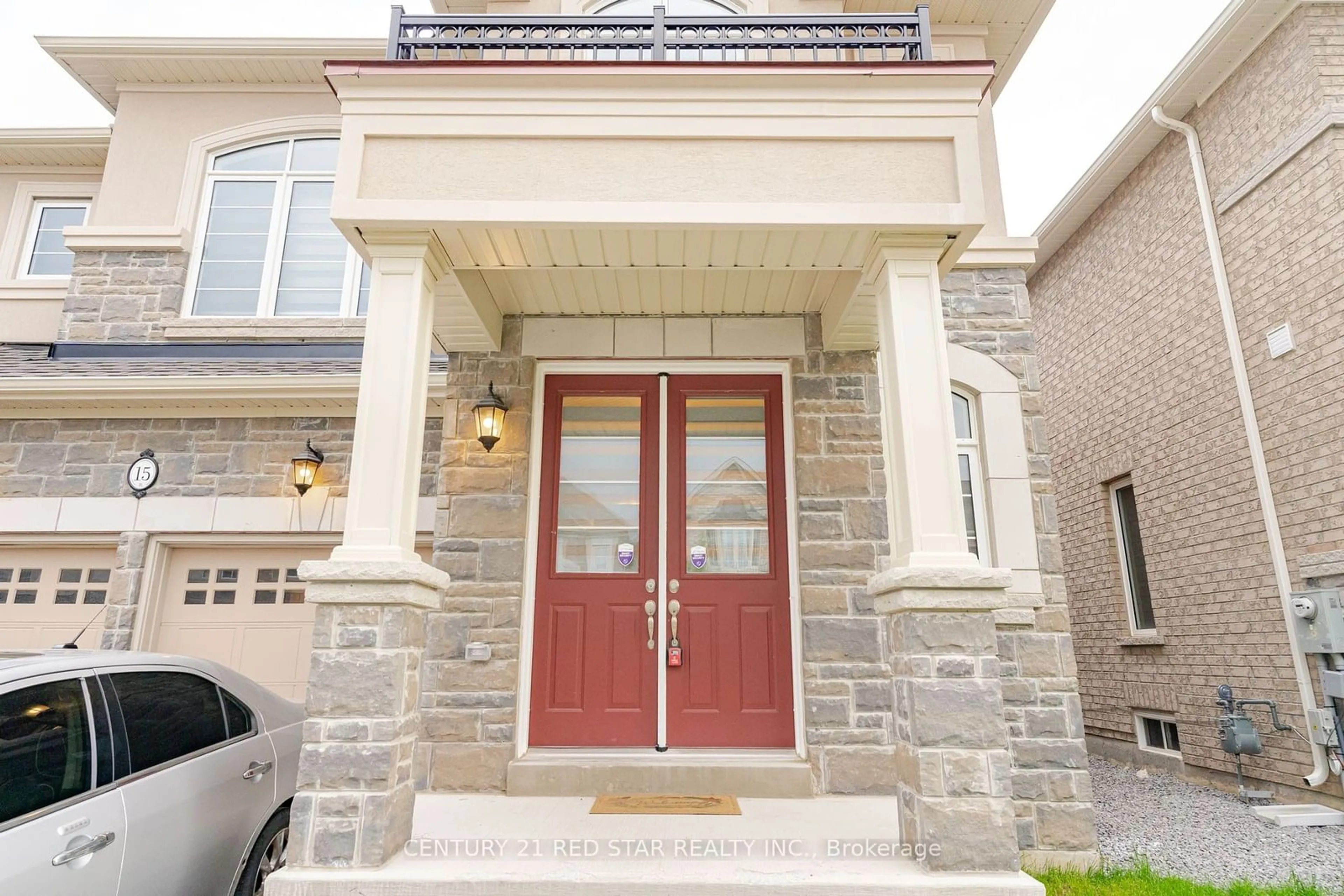 Indoor entryway for 15 Matterhorn Rd, Brampton Ontario L7A 5A3