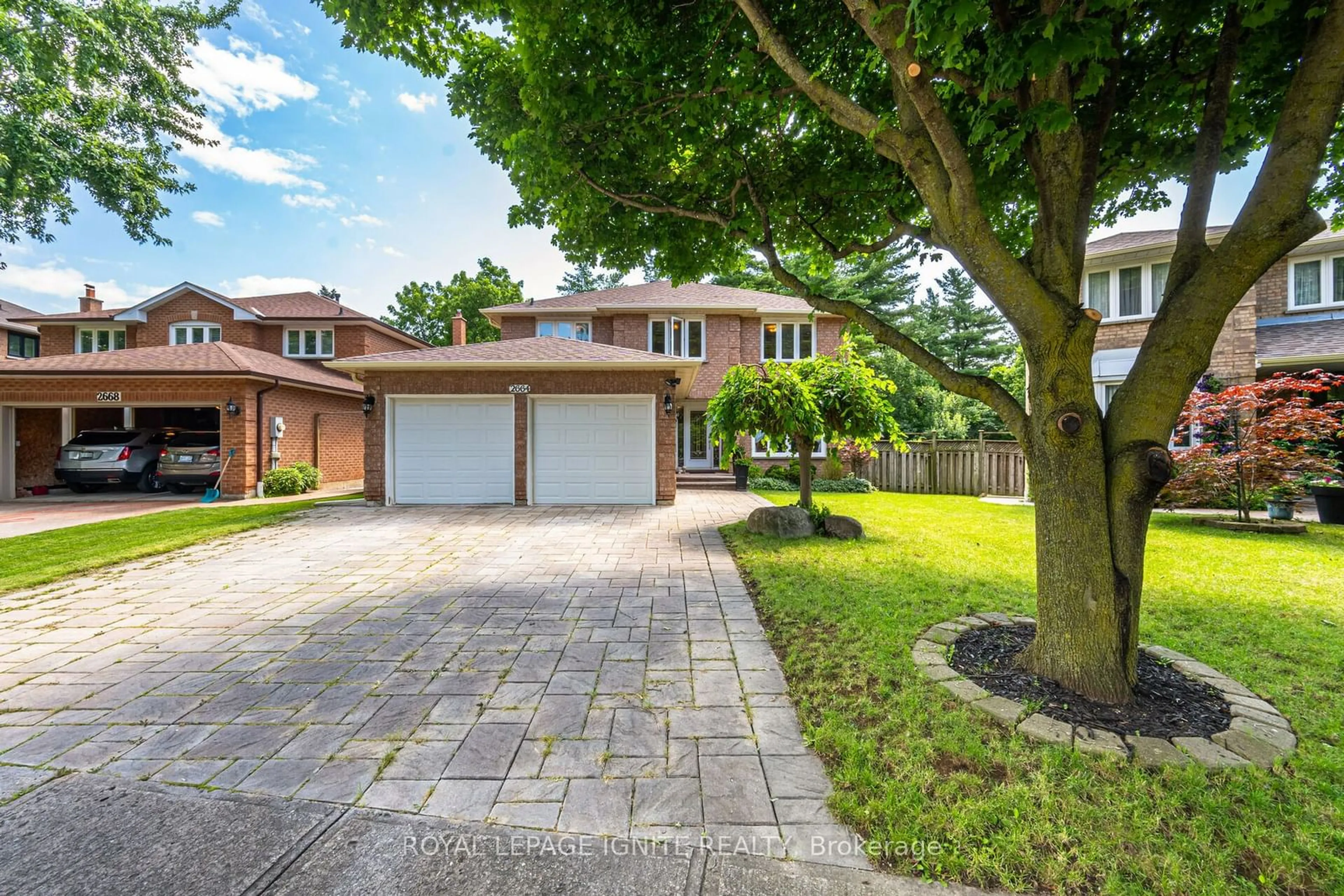 Home with brick exterior material for 2664 Fonthill Dr, Oakville Ontario L6J 7H5
